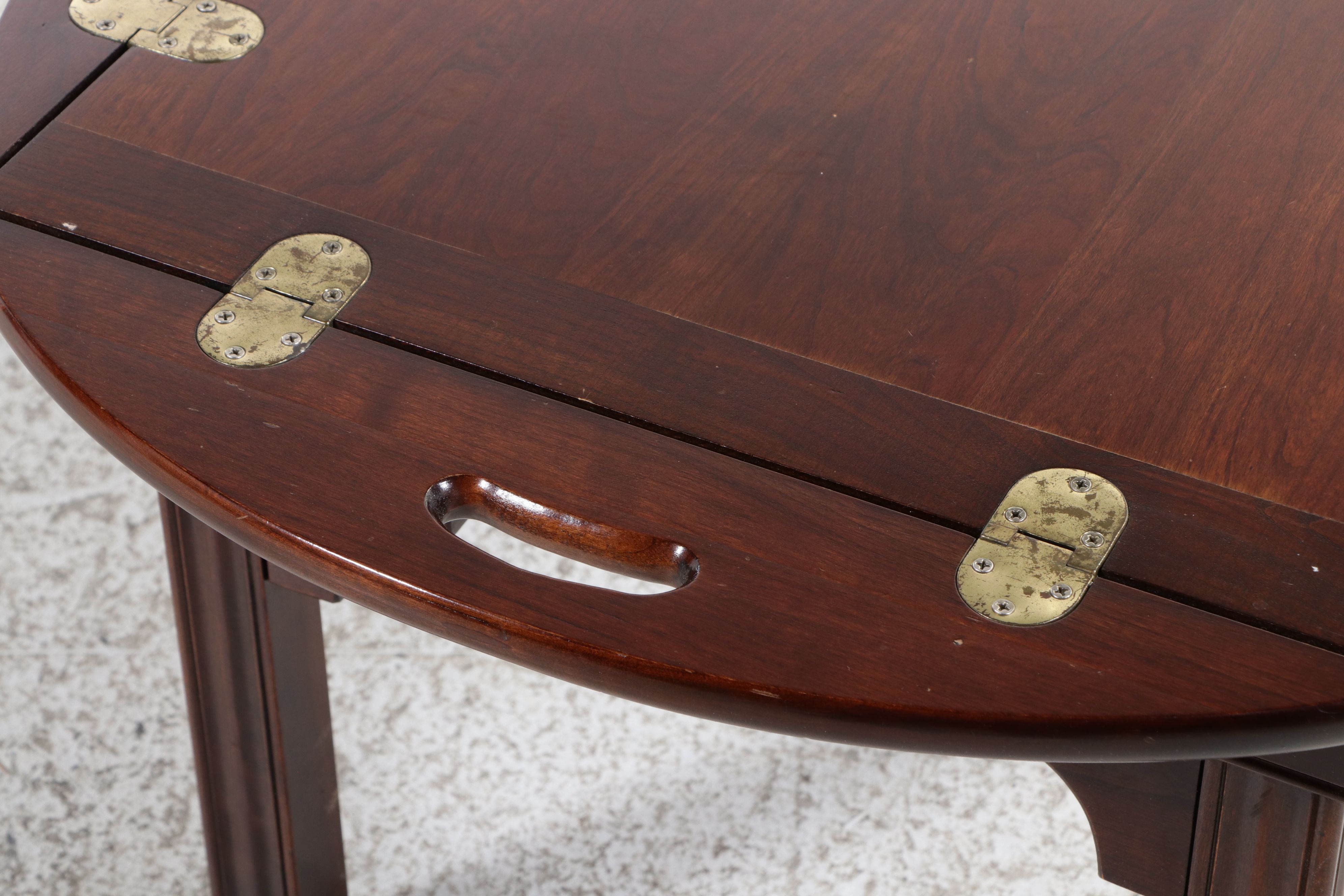Q.Null Manufacturing Chippendale Style Mahogany Butler's Tray Table