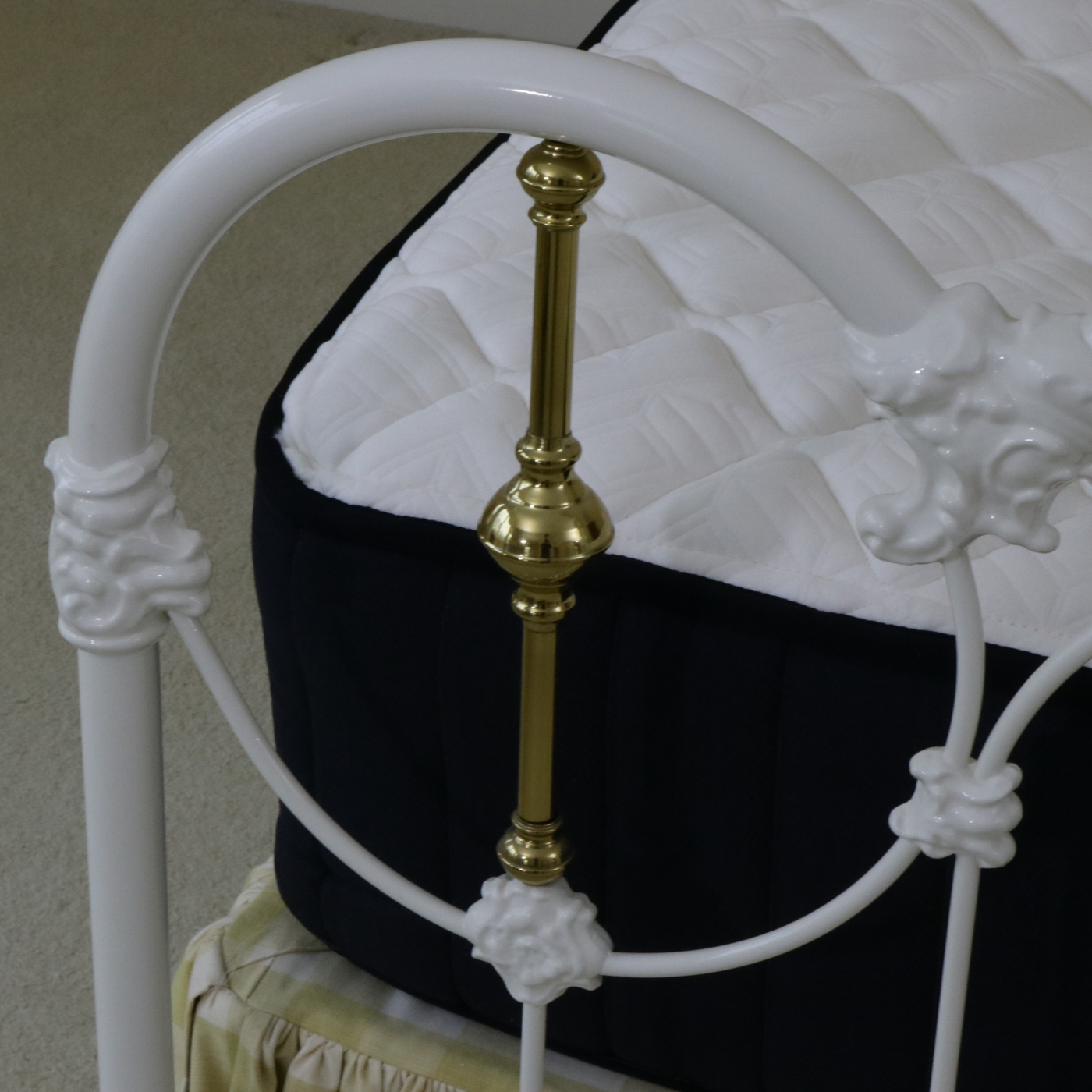 Victorian Style Parcel-Painted Metal King Size Bed Frame