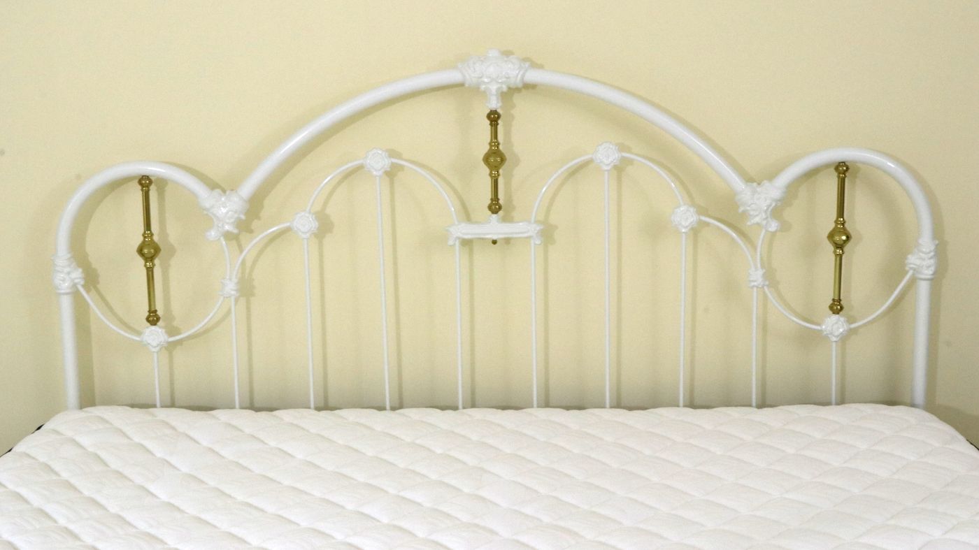 Victorian Style Parcel-Painted Metal King Size Bed Frame