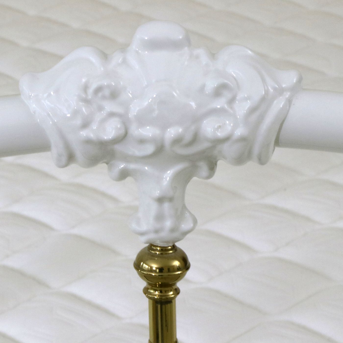 Victorian Style Parcel-Painted Metal King Size Bed Frame