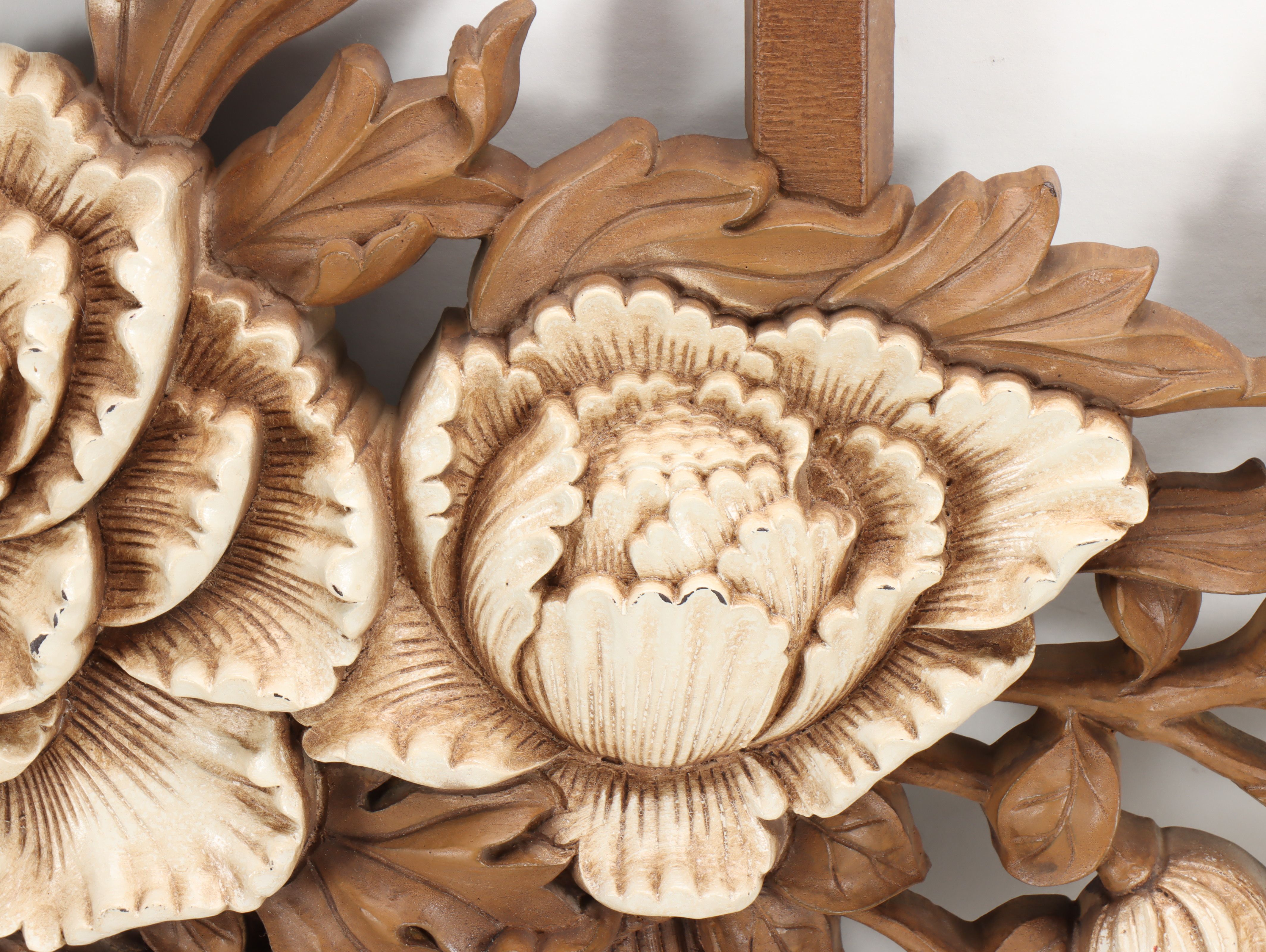 Mikasa "Buckskin" Casserole with Syroco Wall Hanging and More Décor