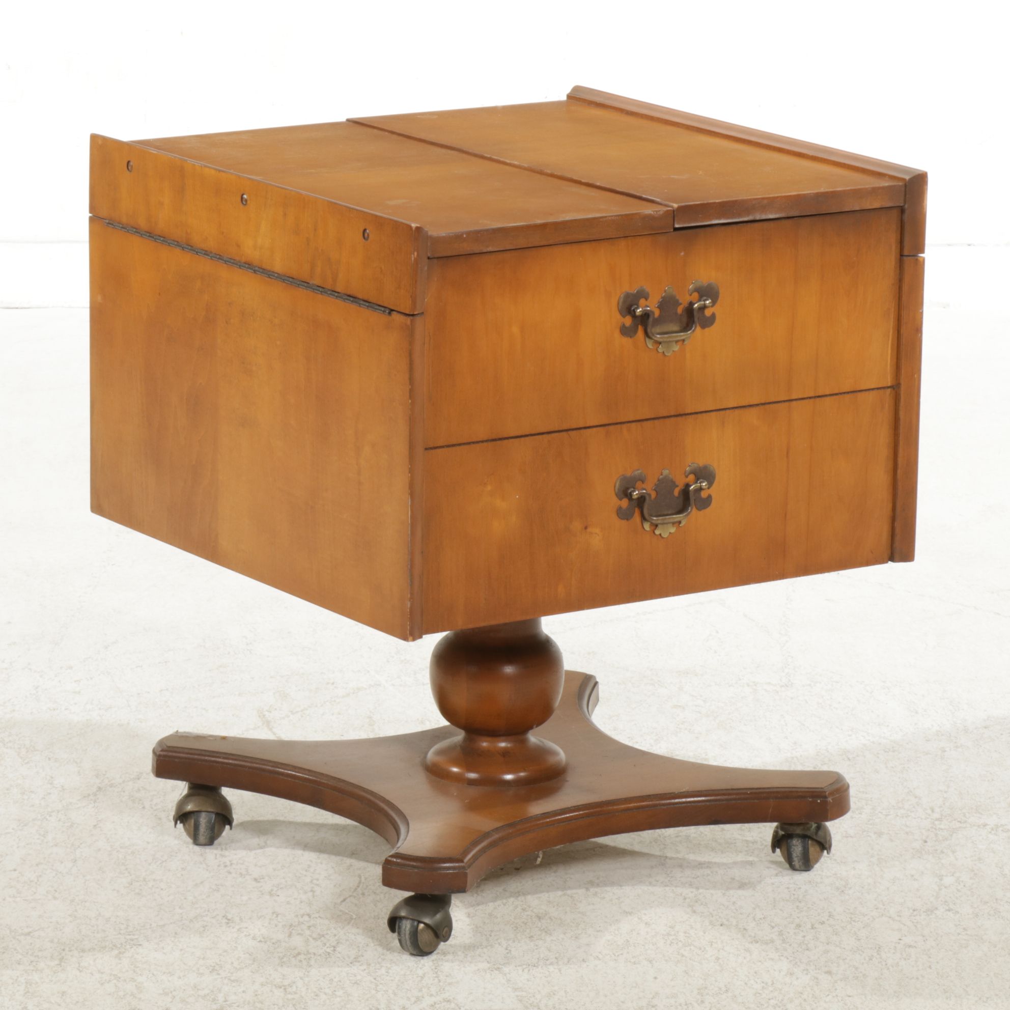 Lane Furniture Georgian Style Flip-Top Bar Cart, Mid to Late 20th Century