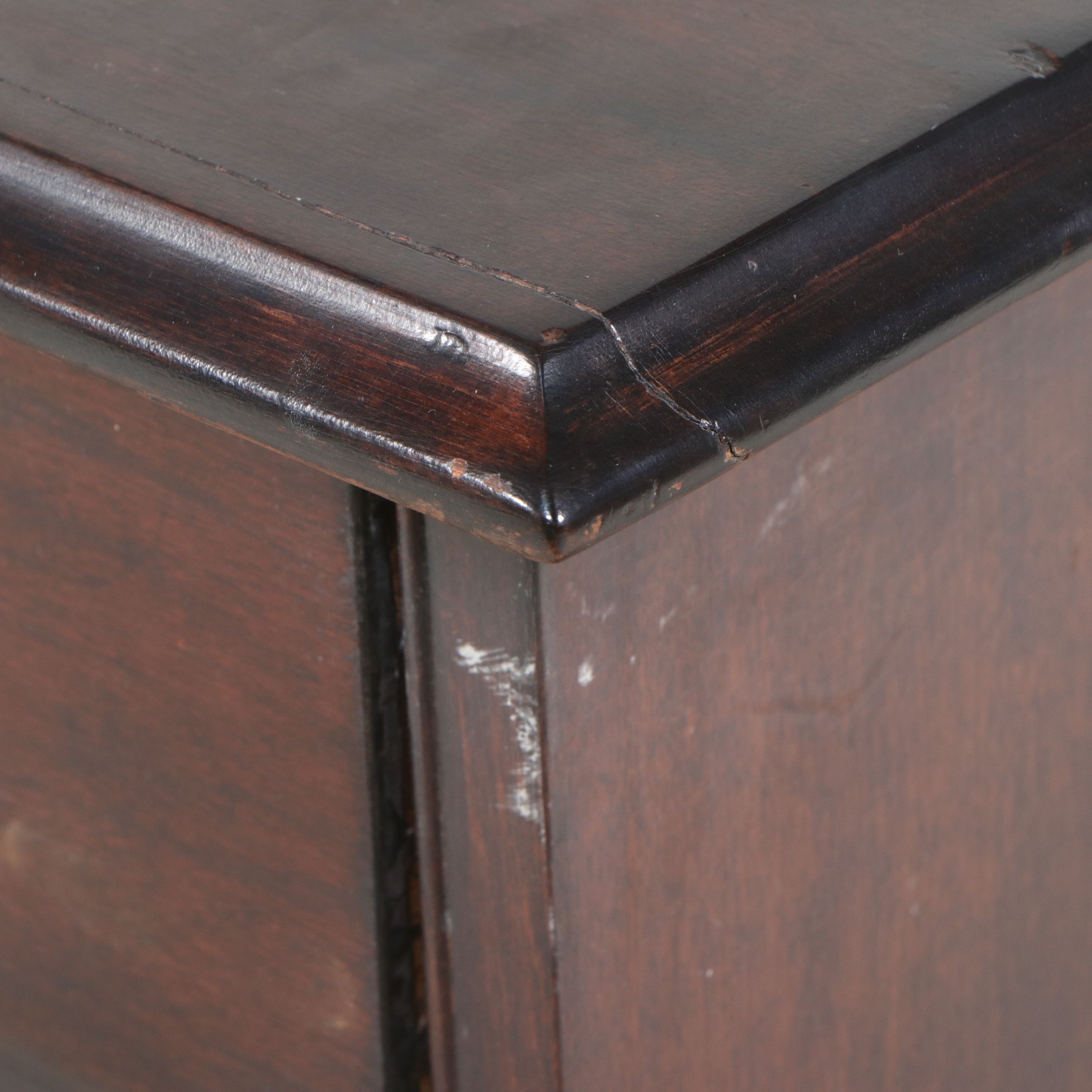 English George III Mahogany Chest of Drawers, Late 18th Century