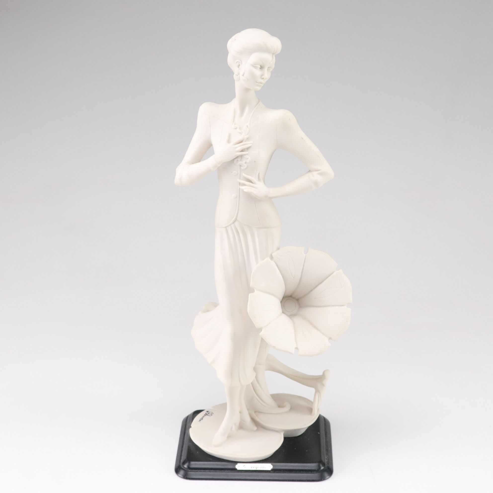 Giuseppe Armani "Lady with Flowers" Porcelain & Resin Figurine for Etrusca Arte