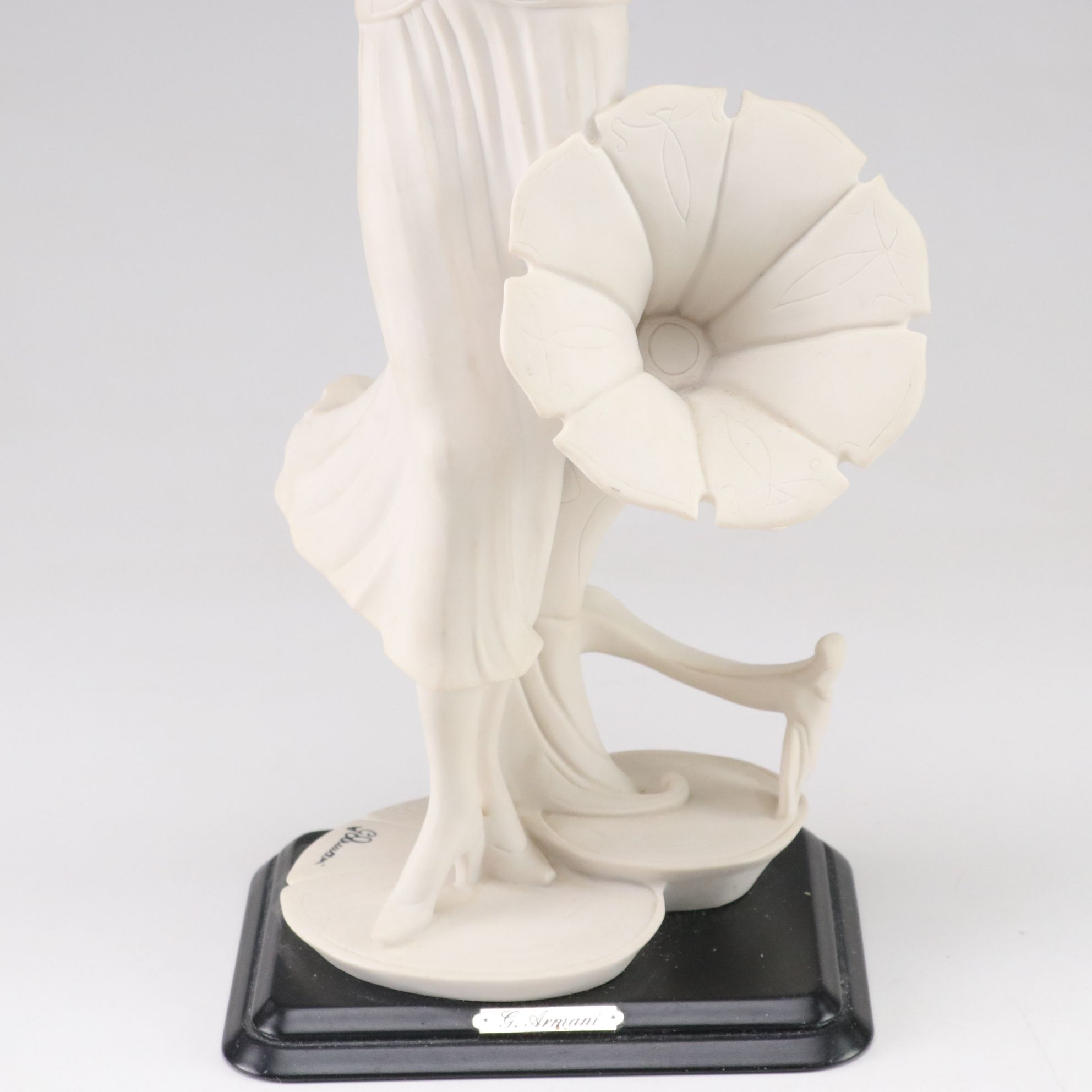 Giuseppe Armani "Lady with Flowers" Porcelain & Resin Figurine for Etrusca Arte