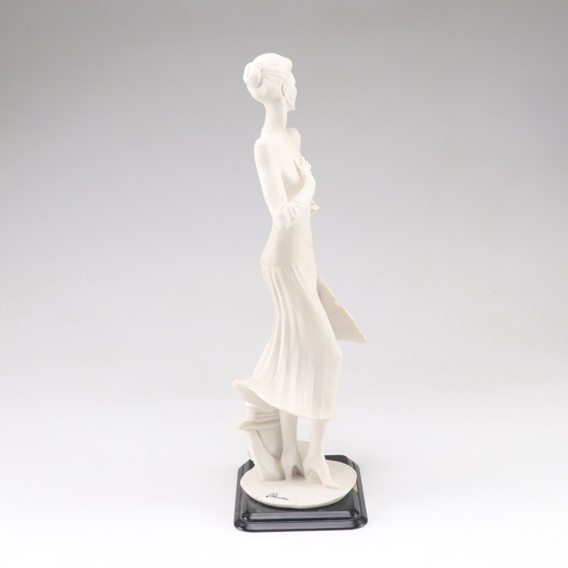 Giuseppe Armani "Lady with Flowers" Porcelain & Resin Figurine for Etrusca Arte