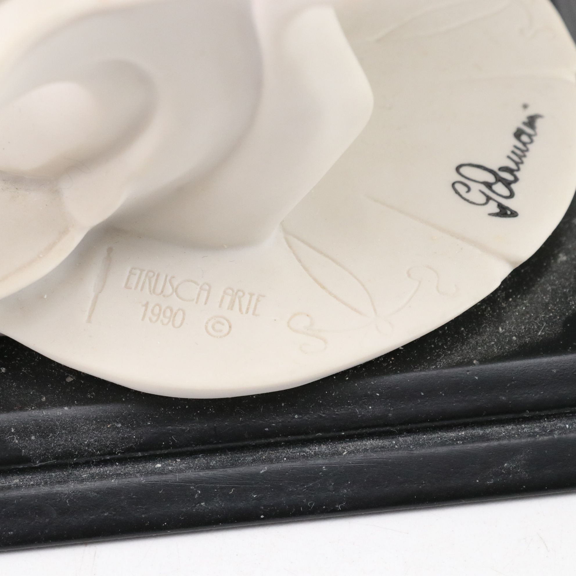 Giuseppe Armani "Lady with Flowers" Porcelain & Resin Figurine for Etrusca Arte