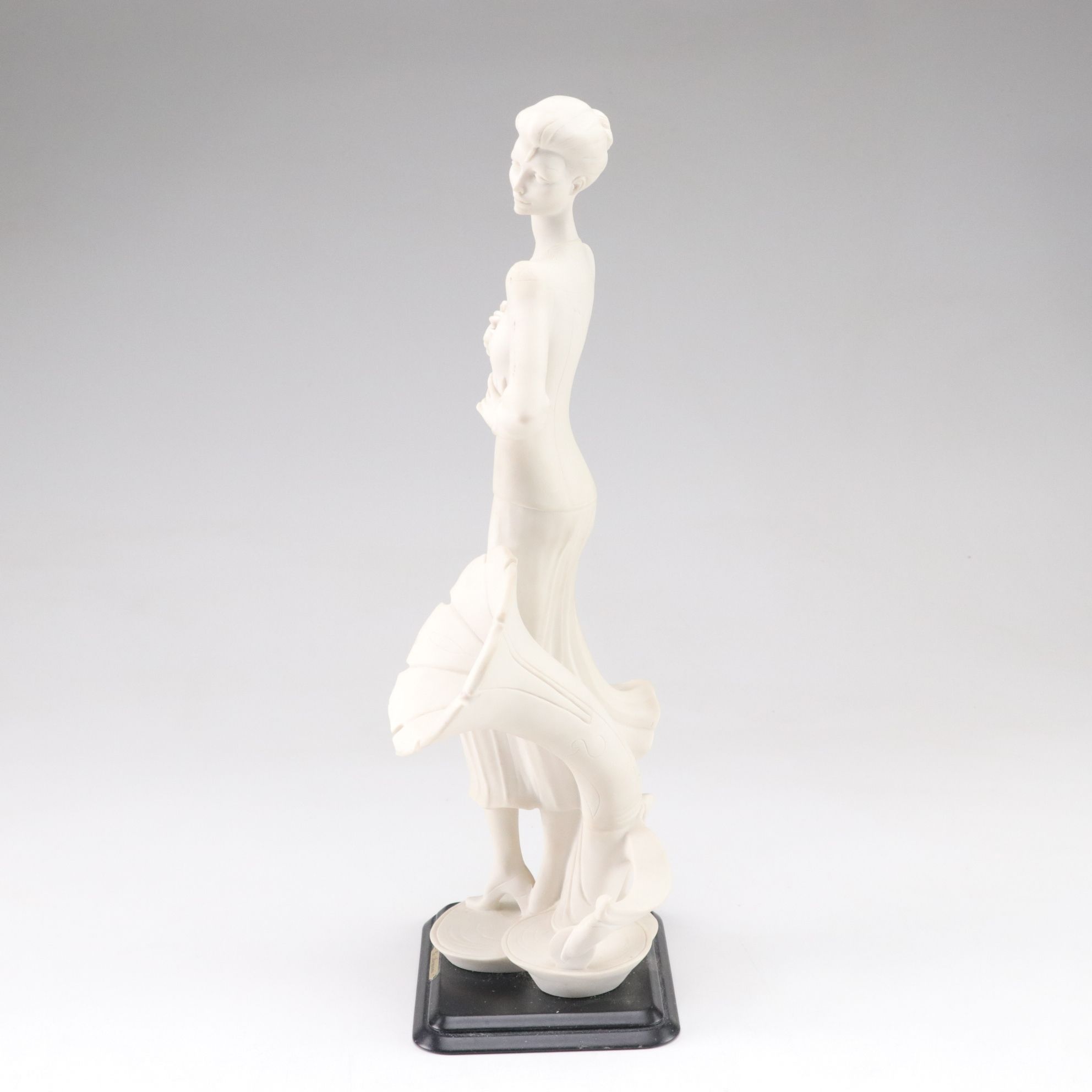Giuseppe Armani "Lady with Flowers" Porcelain & Resin Figurine for Etrusca Arte
