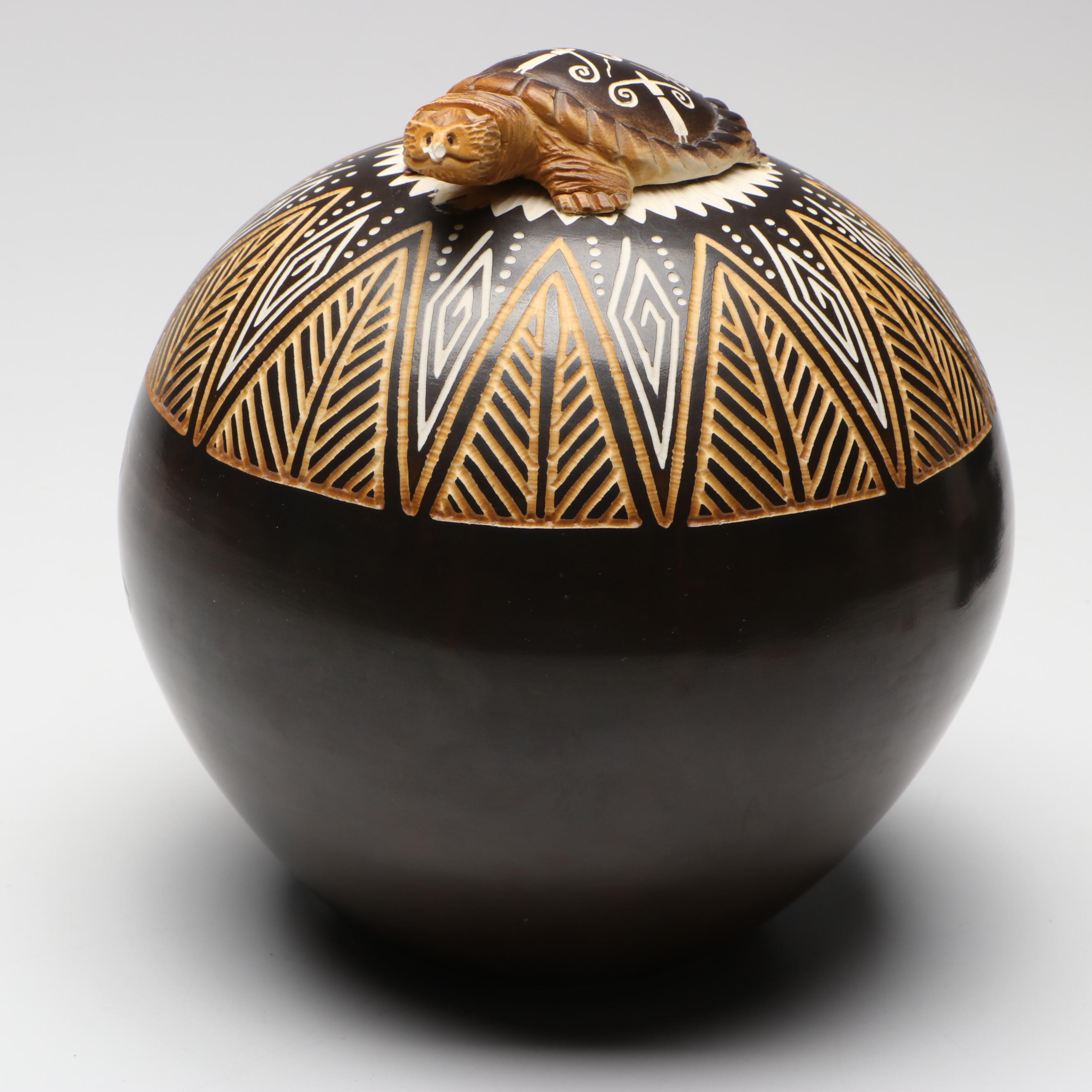 Steve T. Smith Talking Earth Sgraffito Mohawk Pottery, 1986