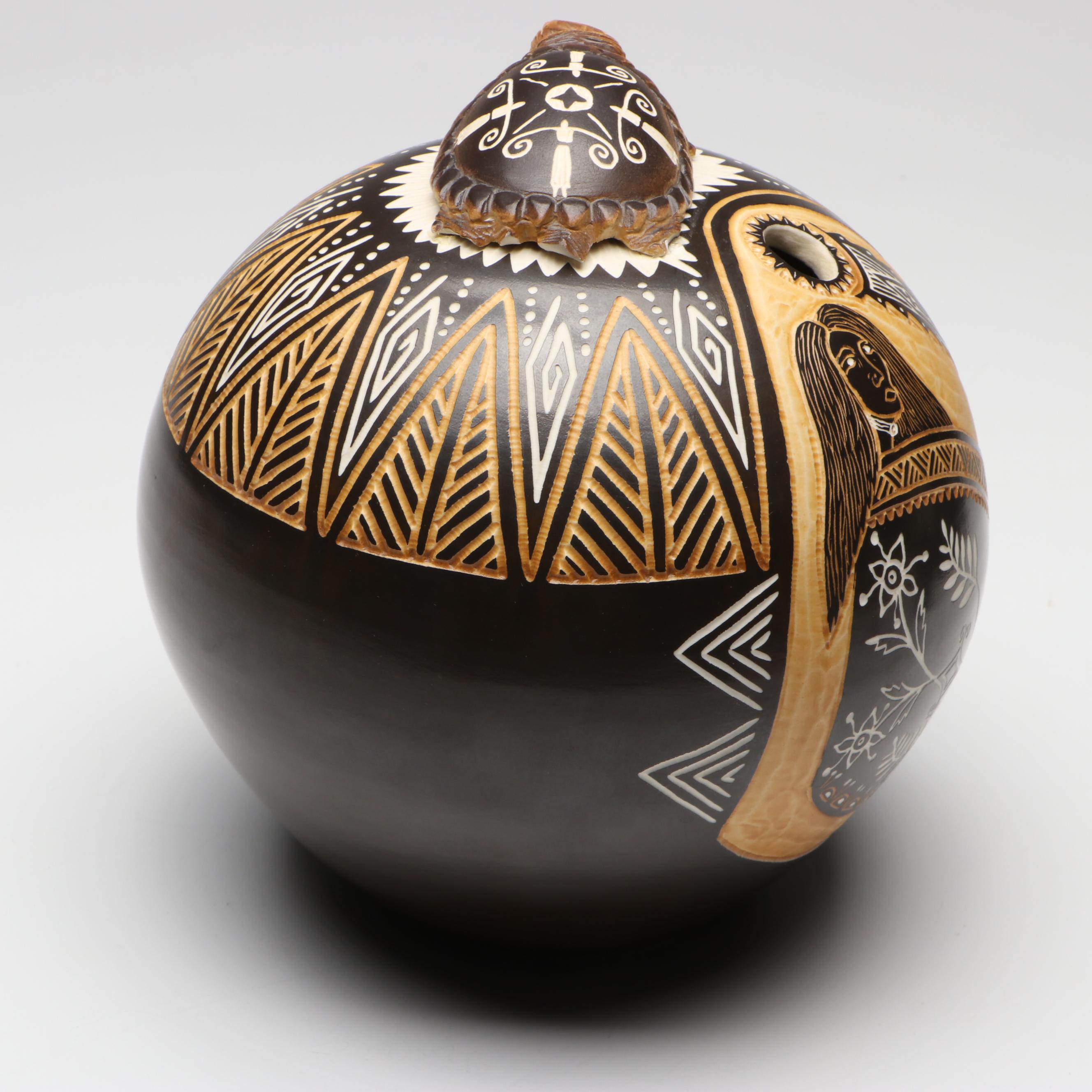 Steve T. Smith Talking Earth Sgraffito Mohawk Pottery, 1986