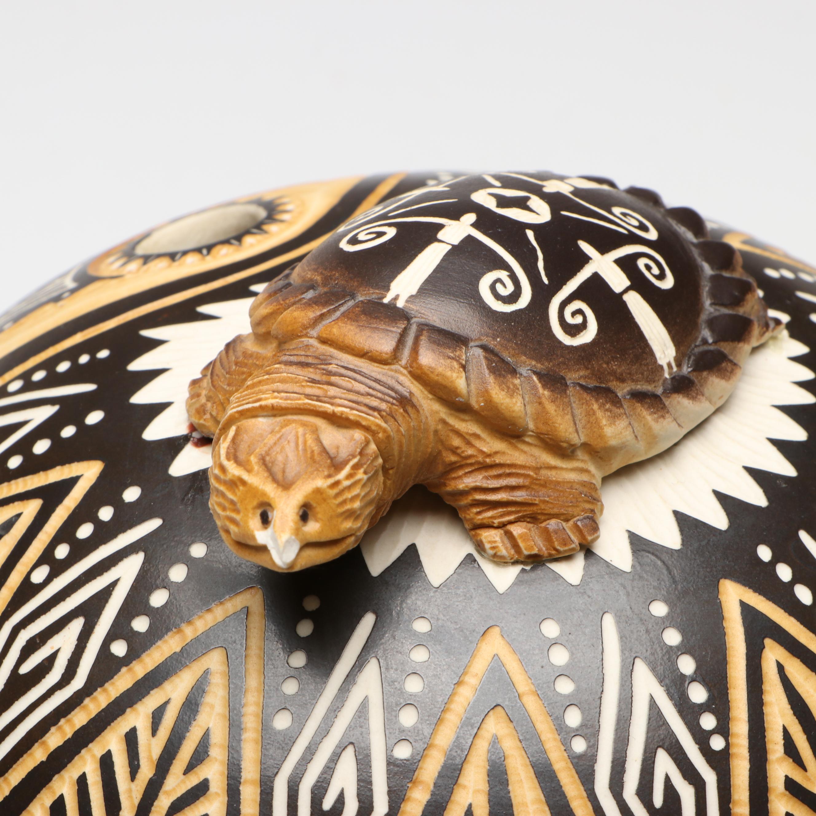 Steve T. Smith Talking Earth Sgraffito Mohawk Pottery, 1986