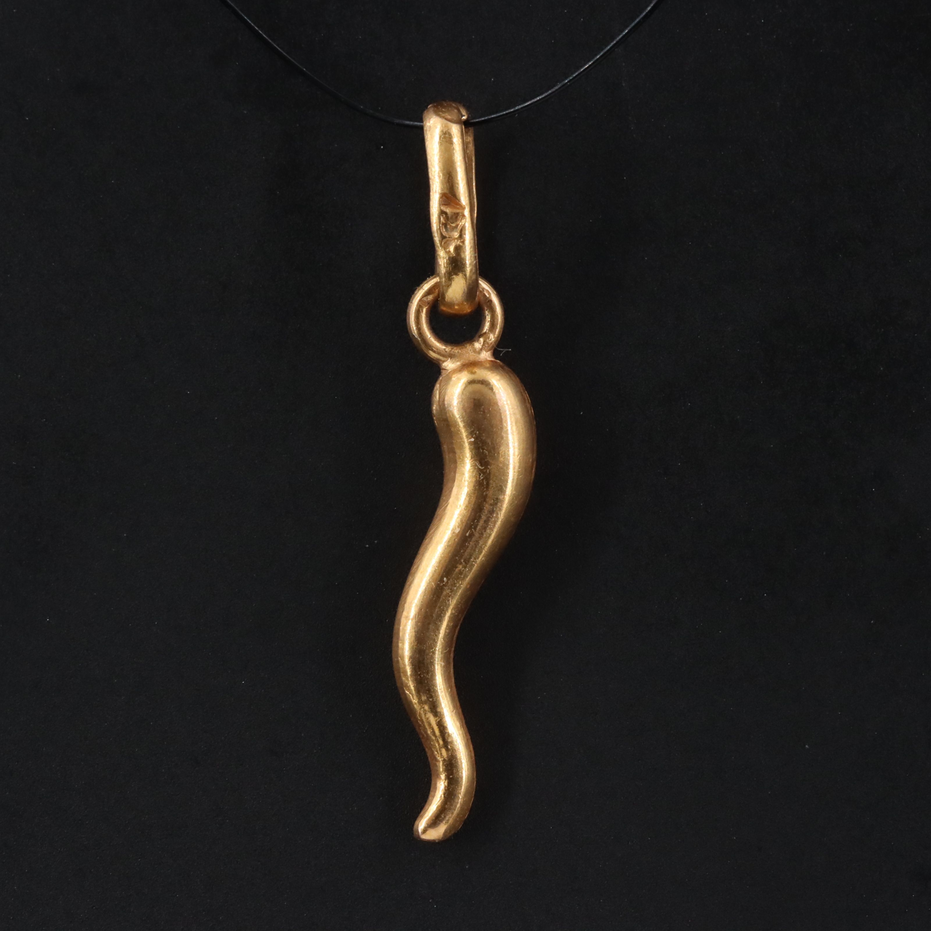 18K Cornicello Pendant