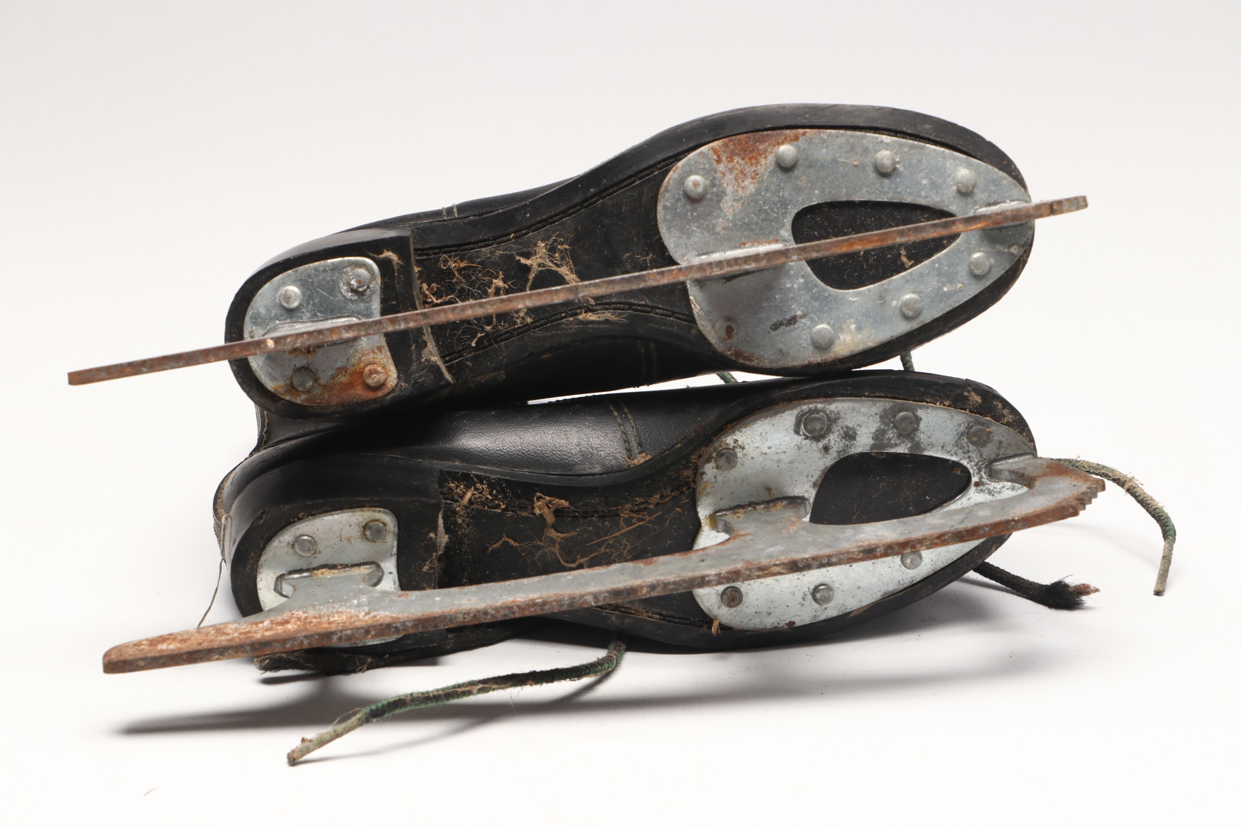 Vintage Leather Recreational Ice Skates