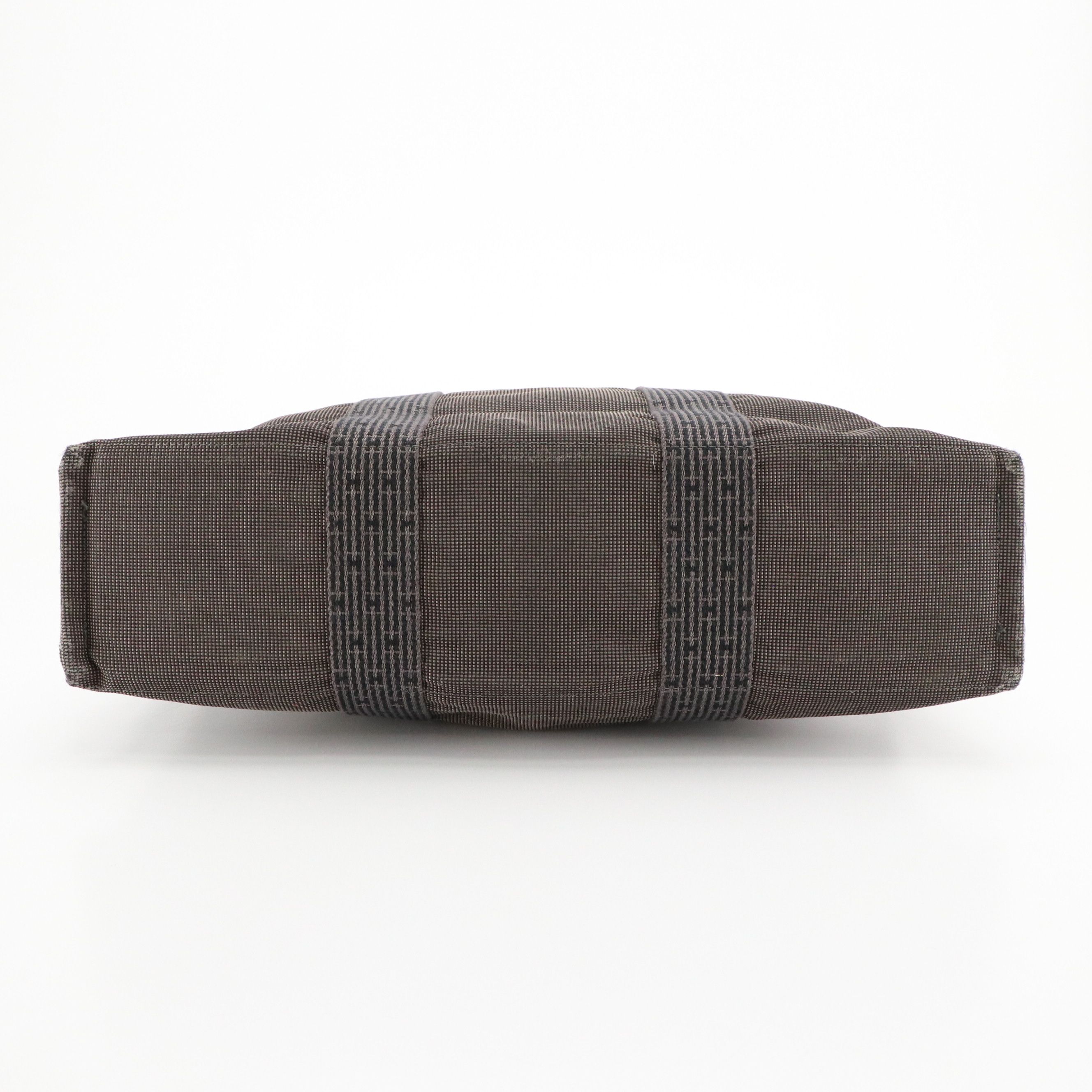 Hermès Toile Canvas Herline MM Tote in Grey/Black