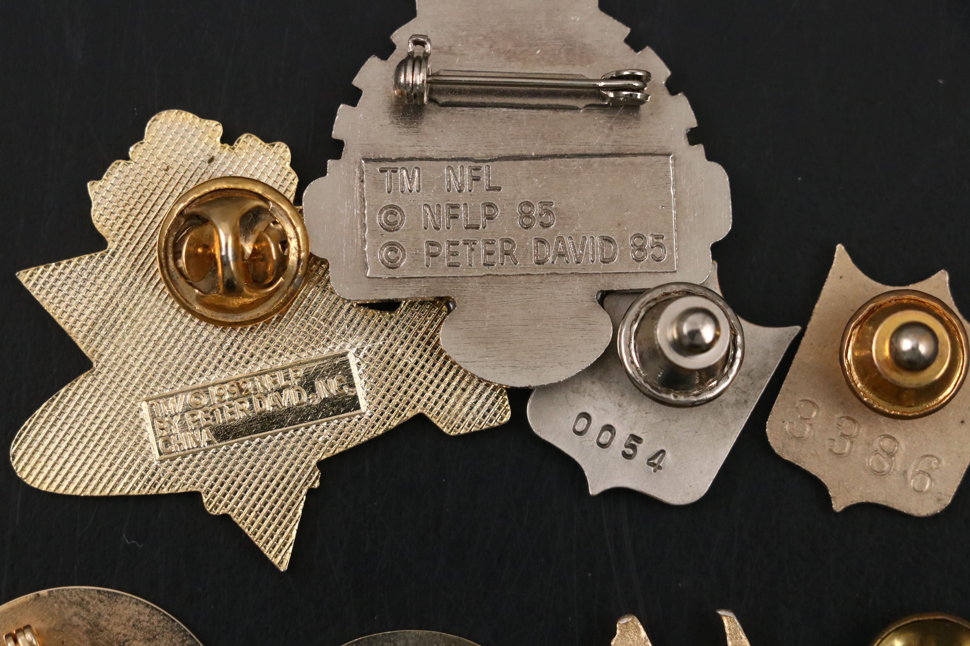 Replica Championship Rings with Sports Pins and Display