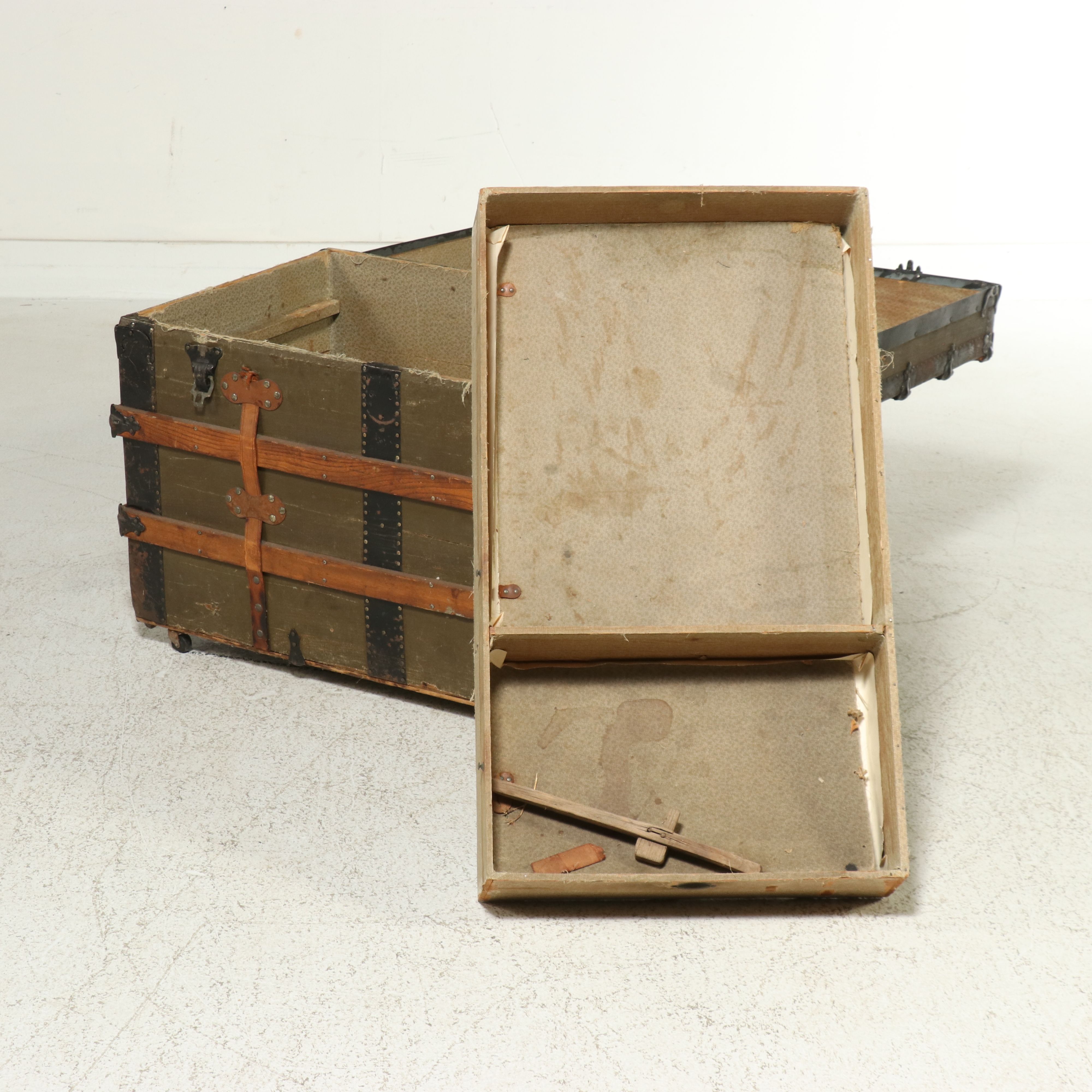 Late Victorian Canvas and Wood Slat Steamer Trunk, Late 19th Century