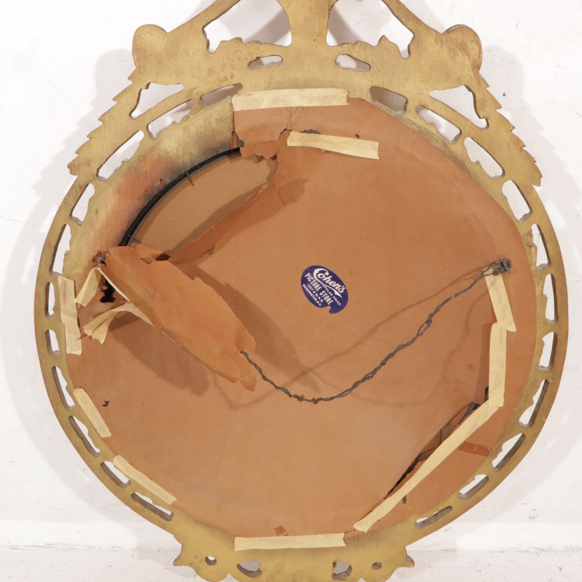 Robert Adam Style Convex Round Wall Mirror in Gold Toned Frame