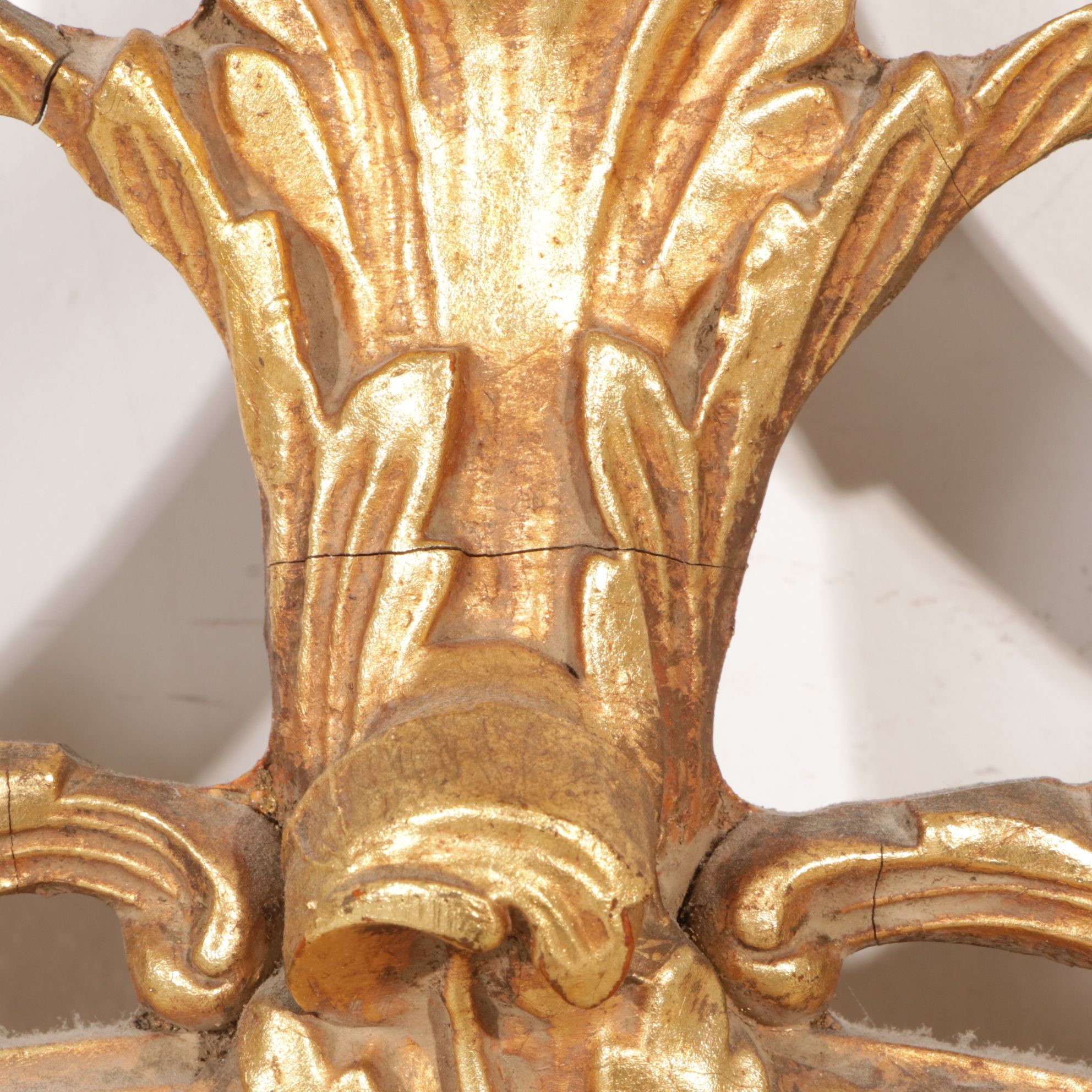 Robert Adam Style Convex Round Wall Mirror in Gold Toned Frame