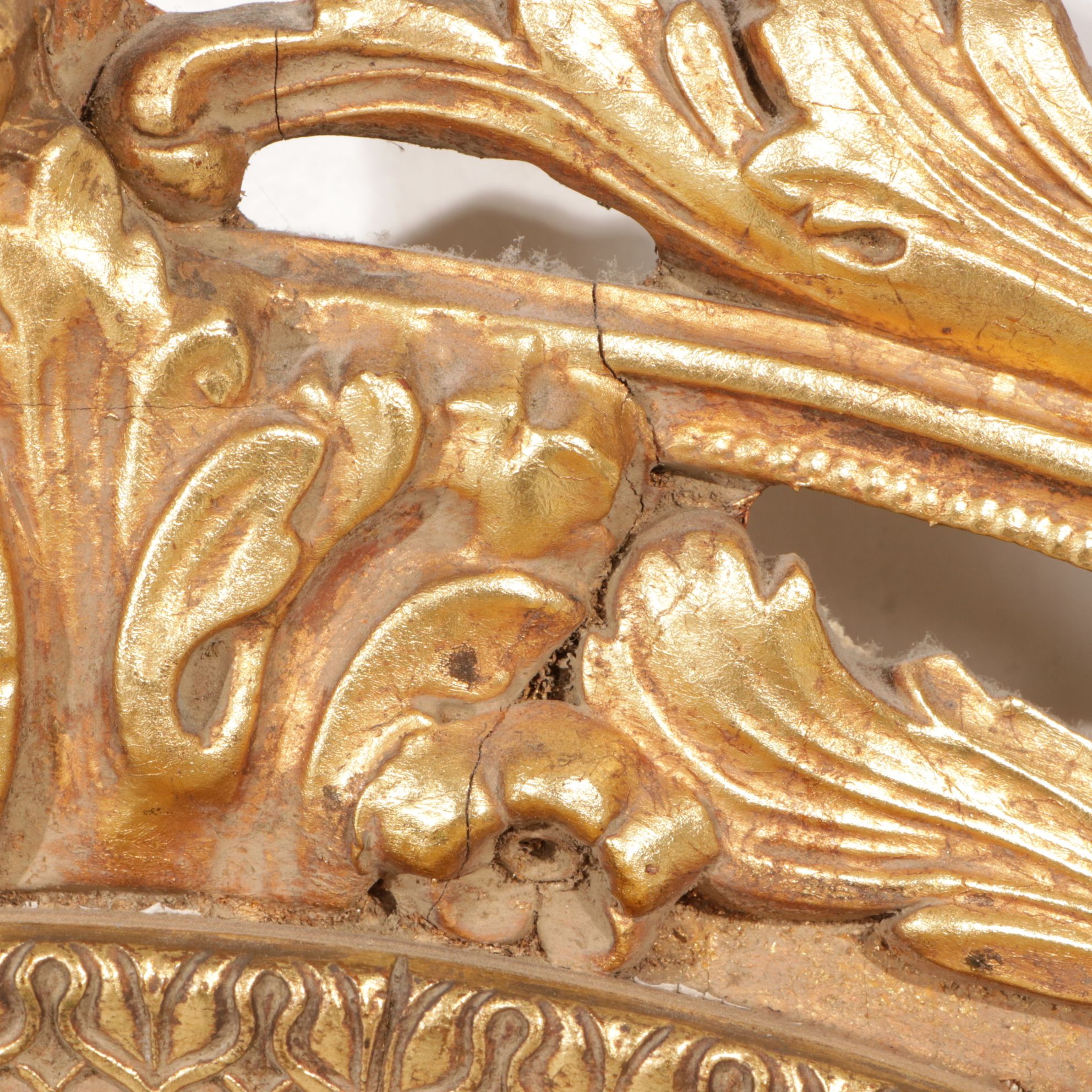 Robert Adam Style Convex Round Wall Mirror in Gold Toned Frame