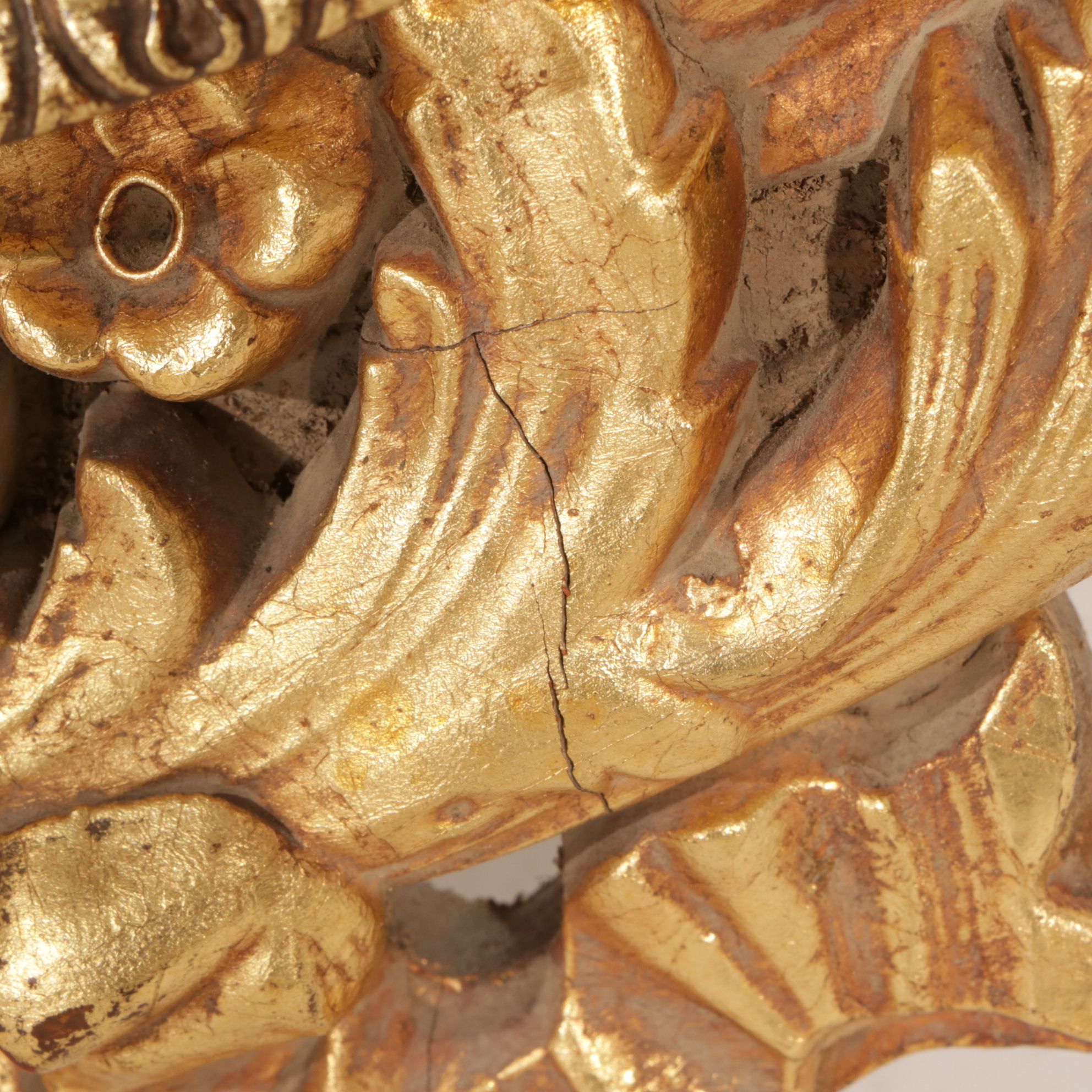 Robert Adam Style Convex Round Wall Mirror in Gold Toned Frame