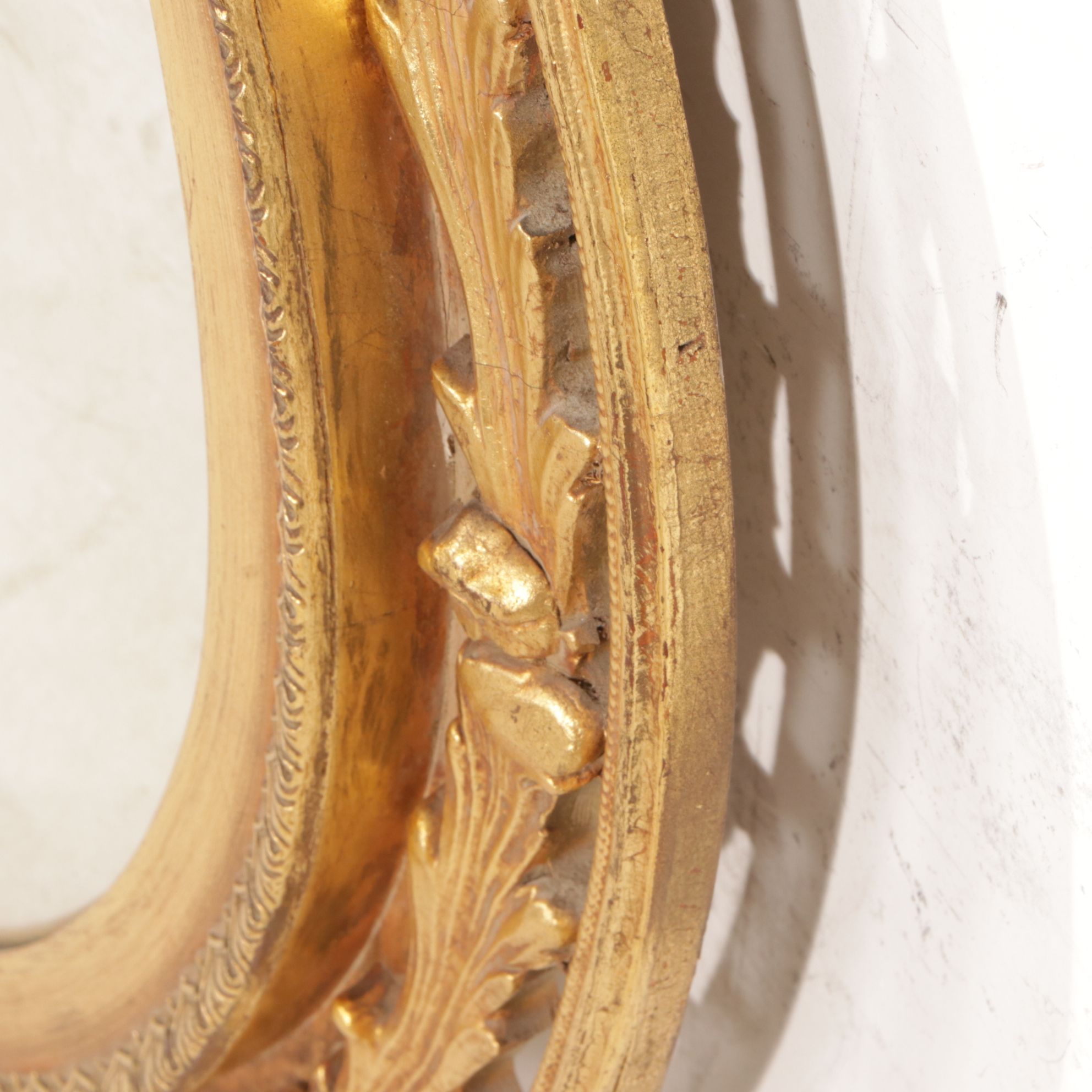 Robert Adam Style Convex Round Wall Mirror in Gold Toned Frame