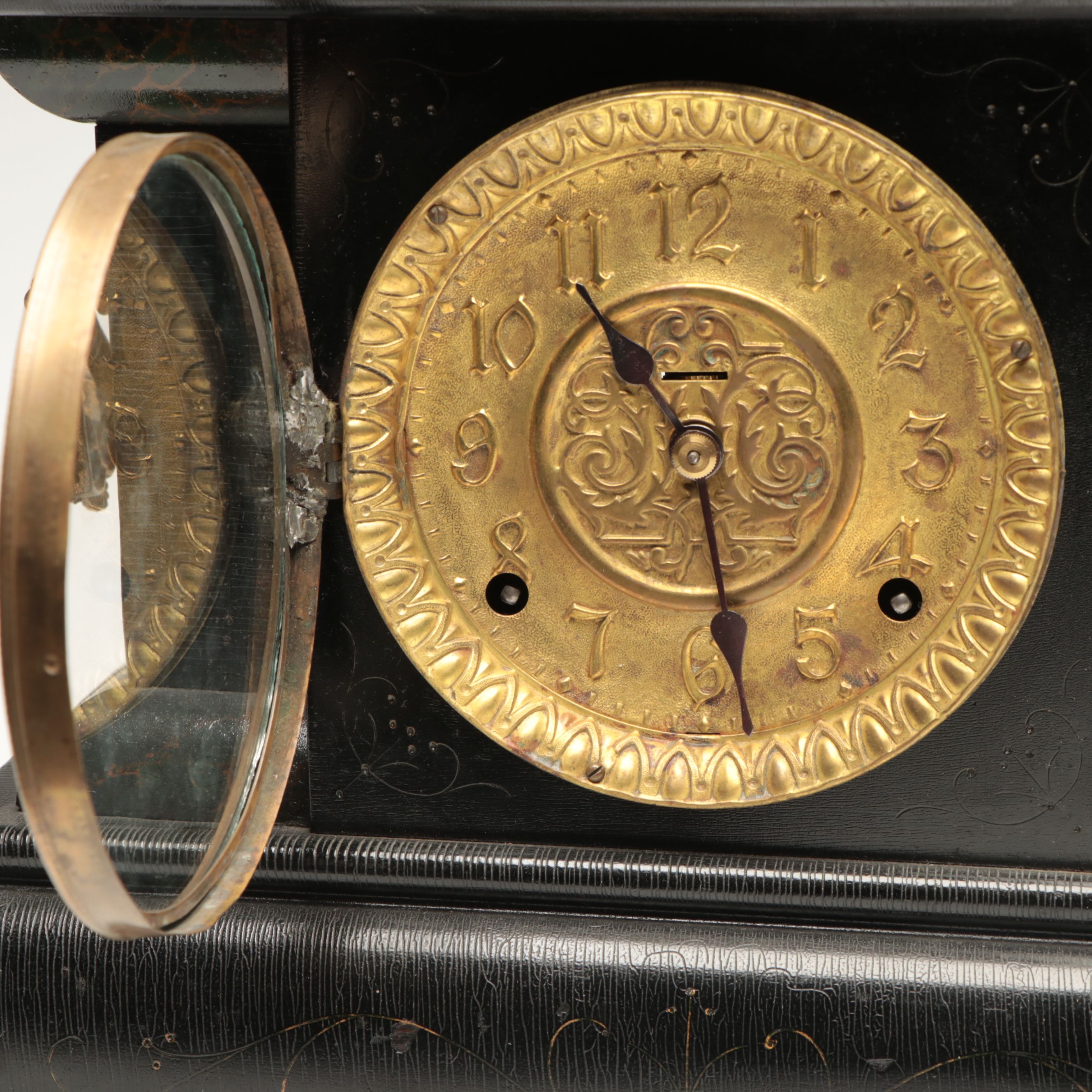 Baroque Style Wood and Gilt Finish Mantel Clock