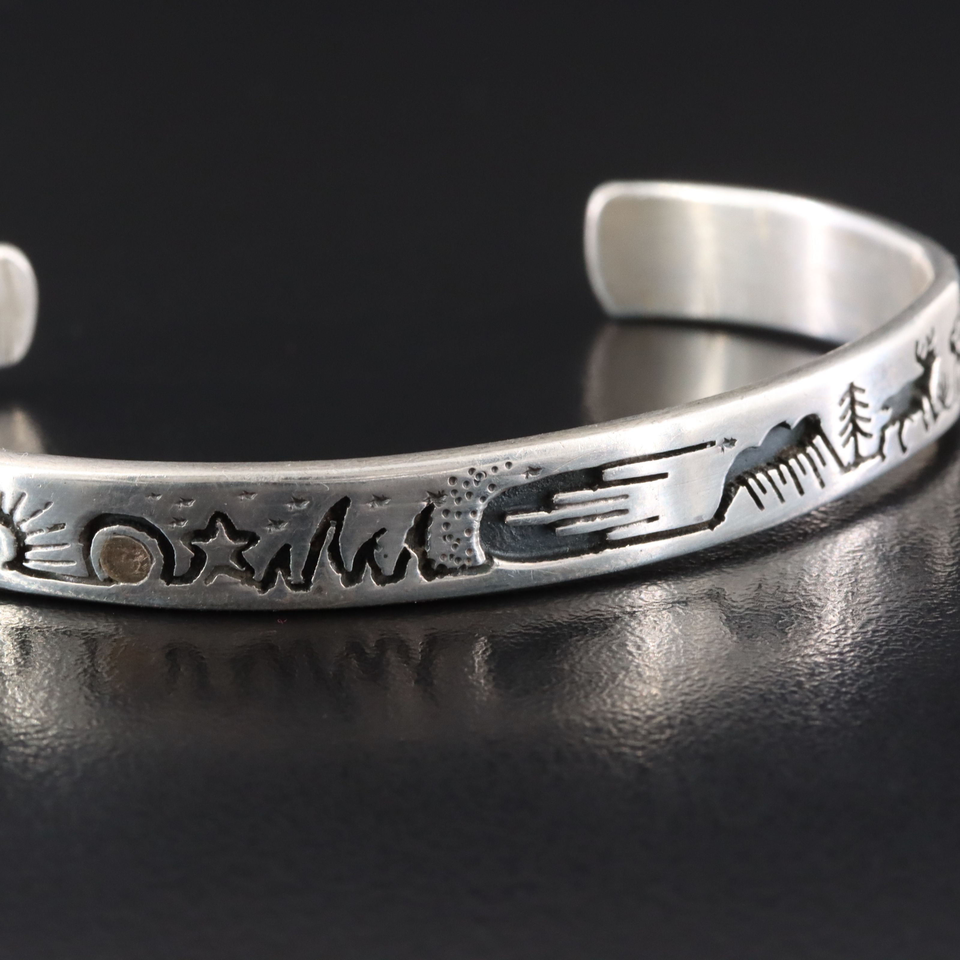 Vidal Aragon Kewa Pueblo (Santo Domingo) Sterling Overlay Storyteller Bracelet