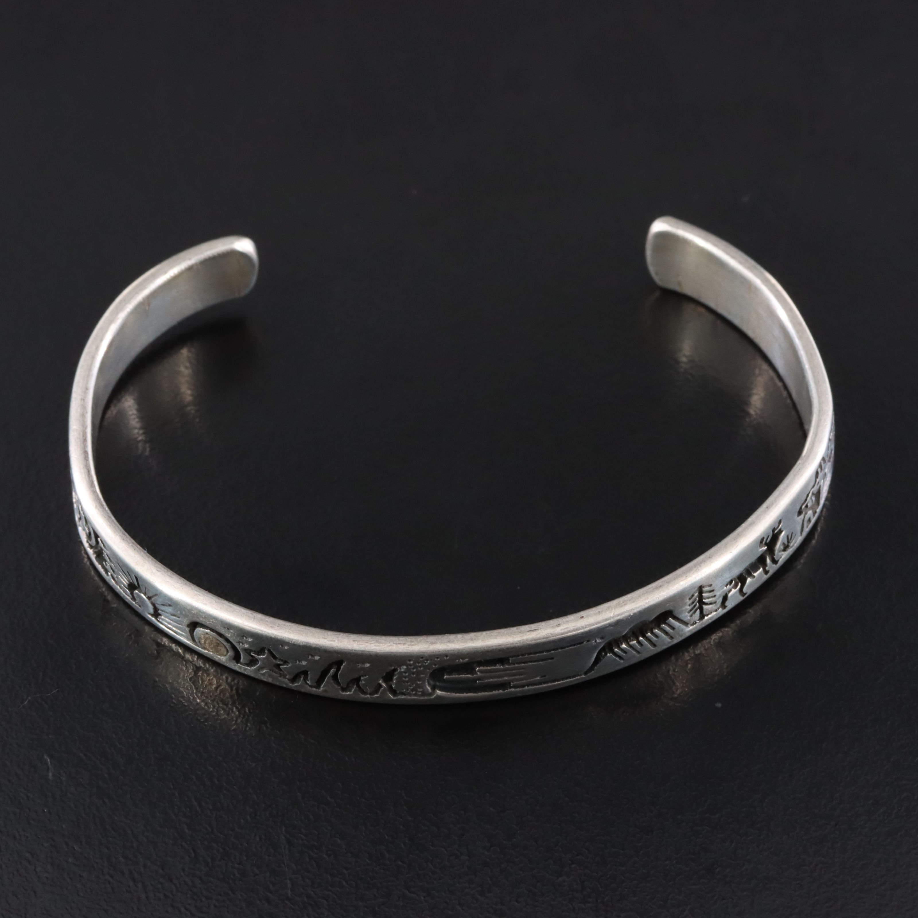 Vidal Aragon Kewa Pueblo (Santo Domingo) Sterling Overlay Storyteller Bracelet