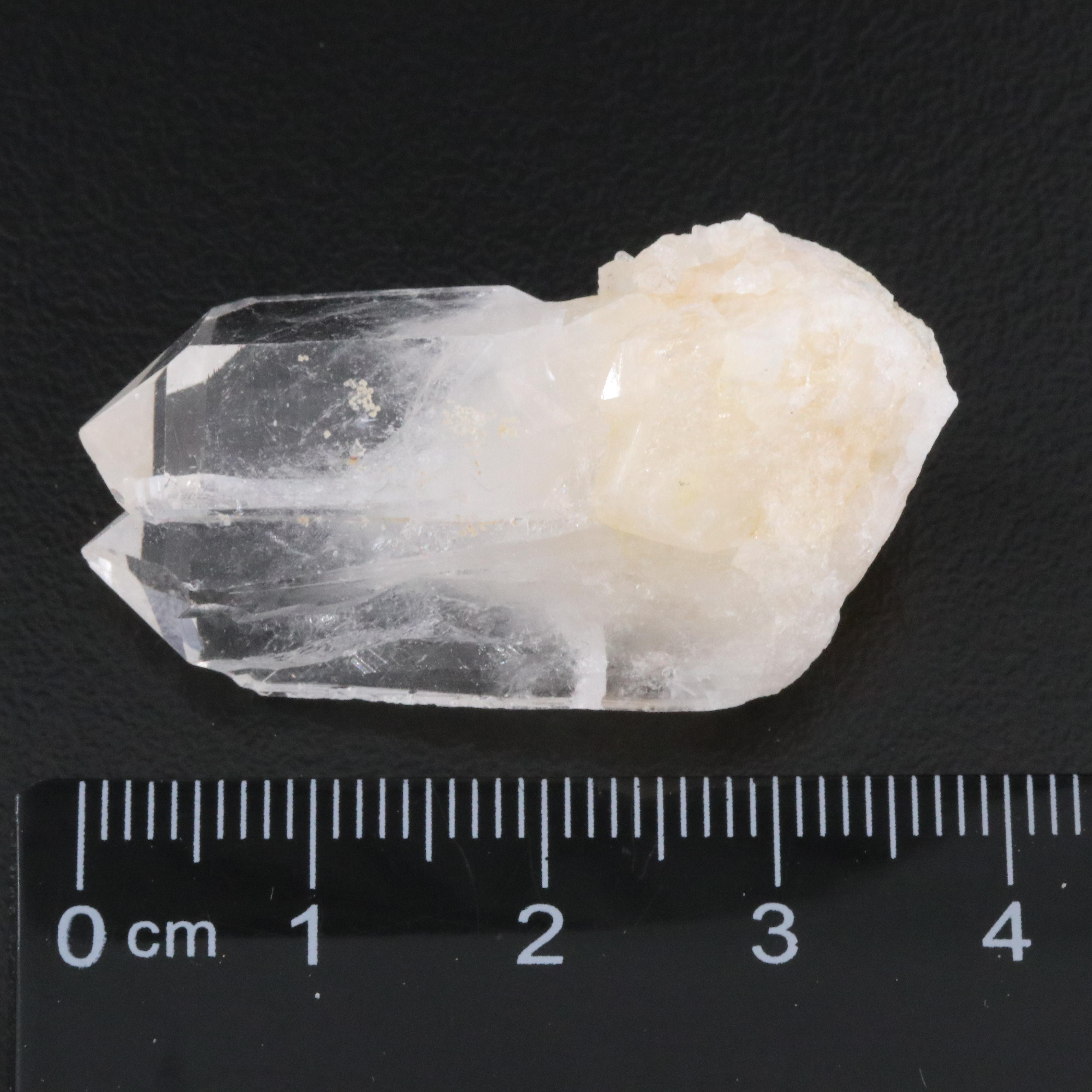 Loose 383.50 CTW Rough Quartz Lot