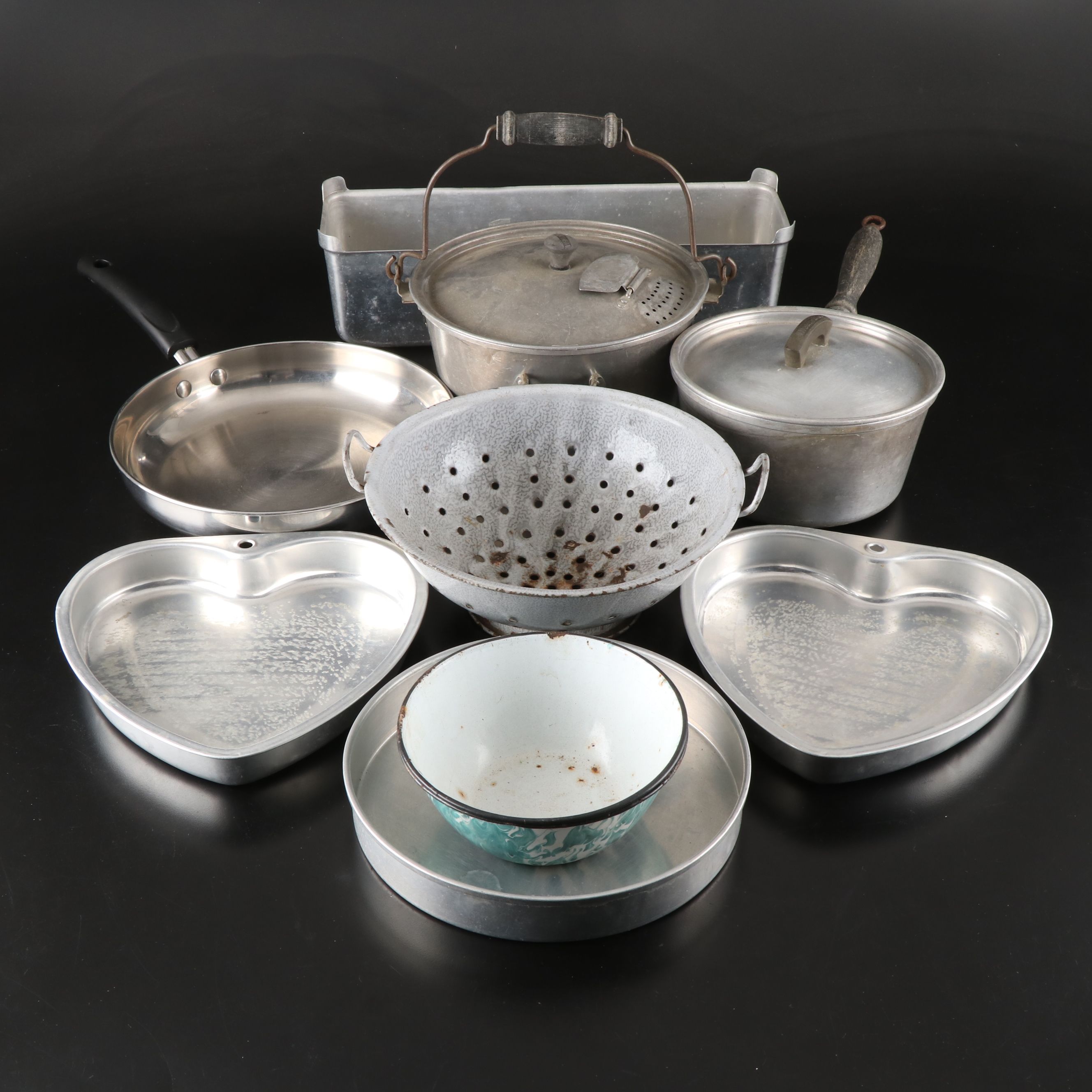 Vintage Enamelware Bowls with Wear-Ever Saucepans and More Bake and Cookware