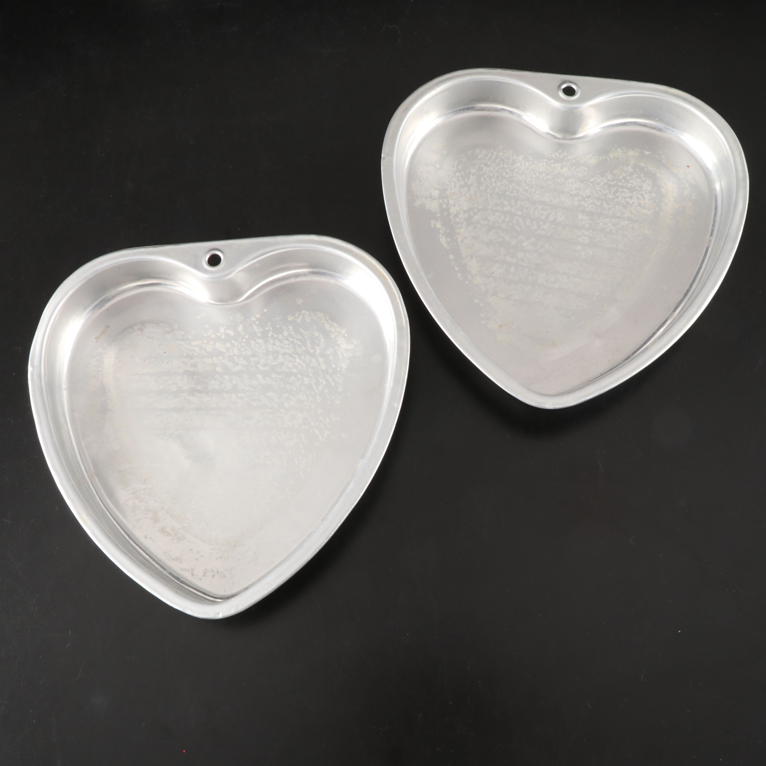 Vintage Enamelware Bowls with Wear-Ever Saucepans and More Bake and Cookware