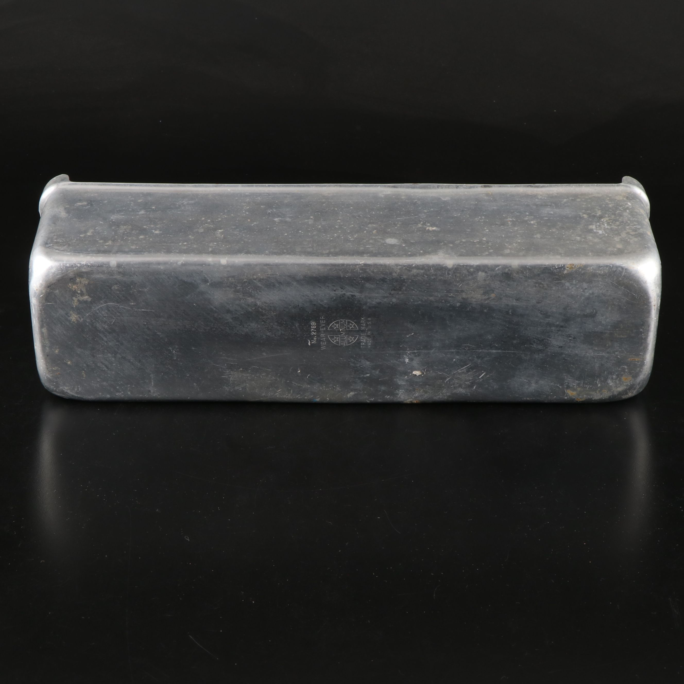 Vintage Enamelware Bowls with Wear-Ever Saucepans and More Bake and Cookware