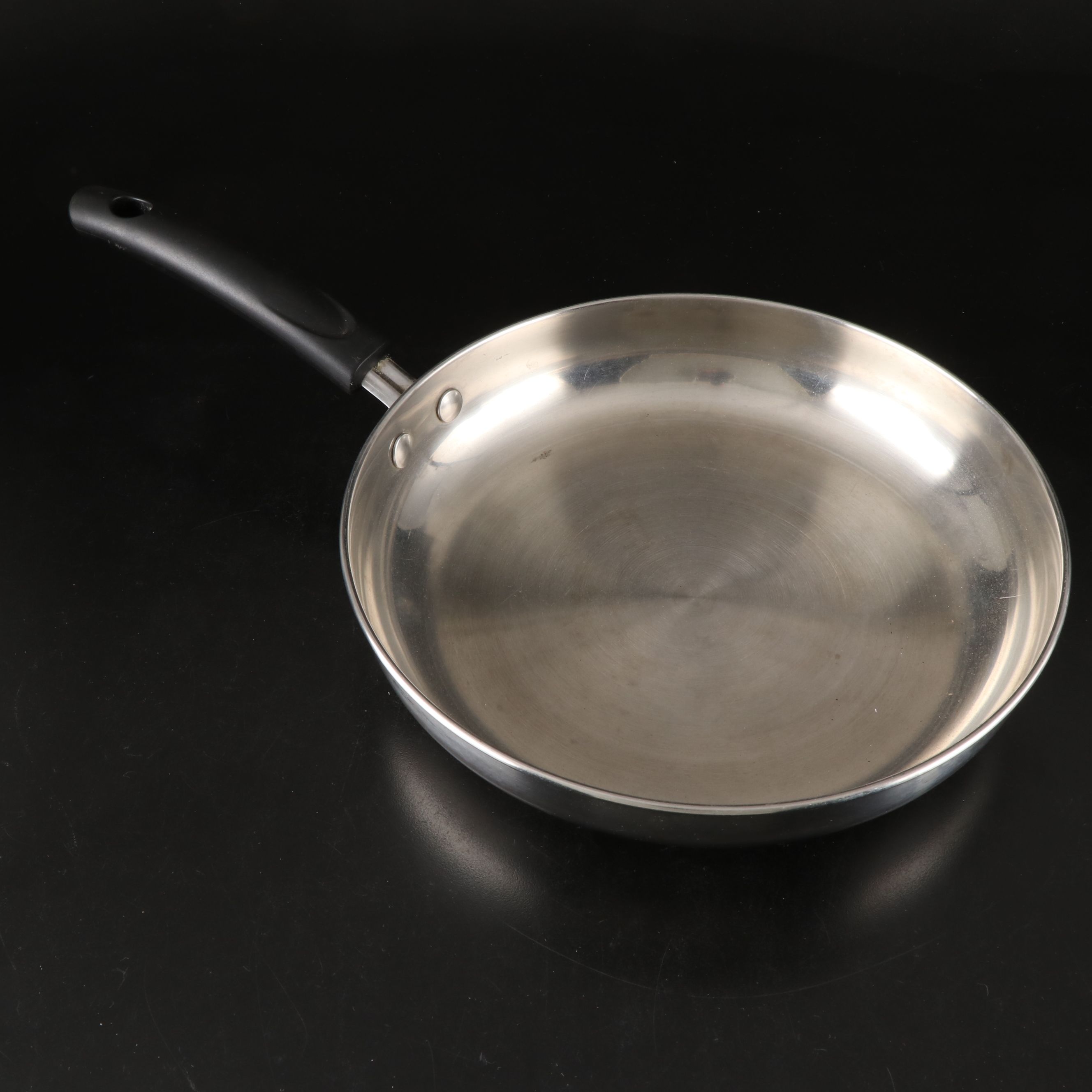 Vintage Enamelware Bowls with Wear-Ever Saucepans and More Bake and Cookware