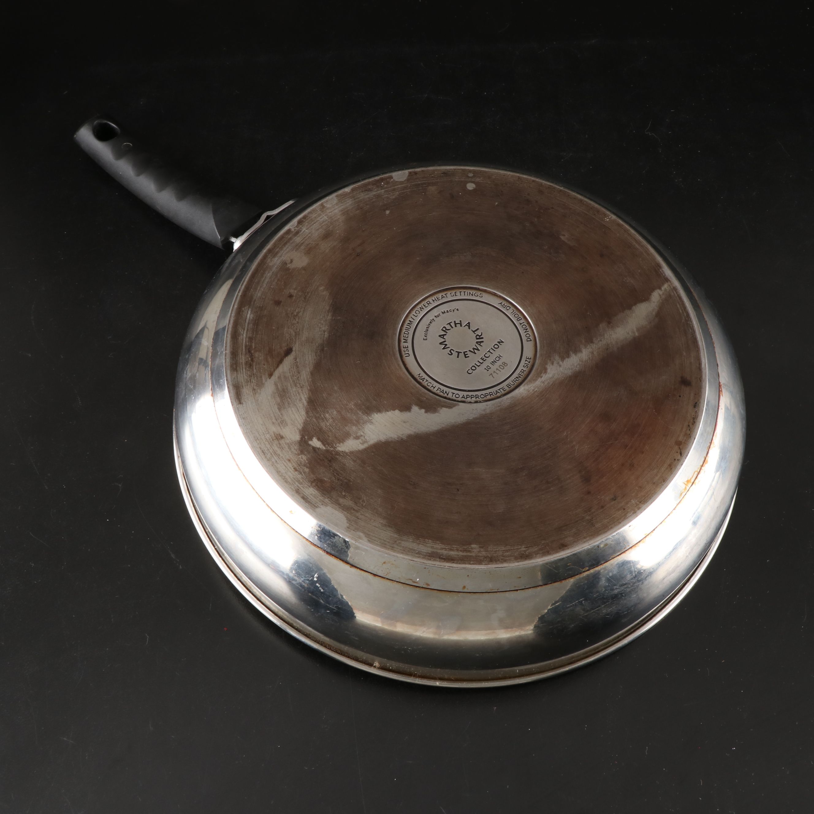 Vintage Enamelware Bowls with Wear-Ever Saucepans and More Bake and Cookware