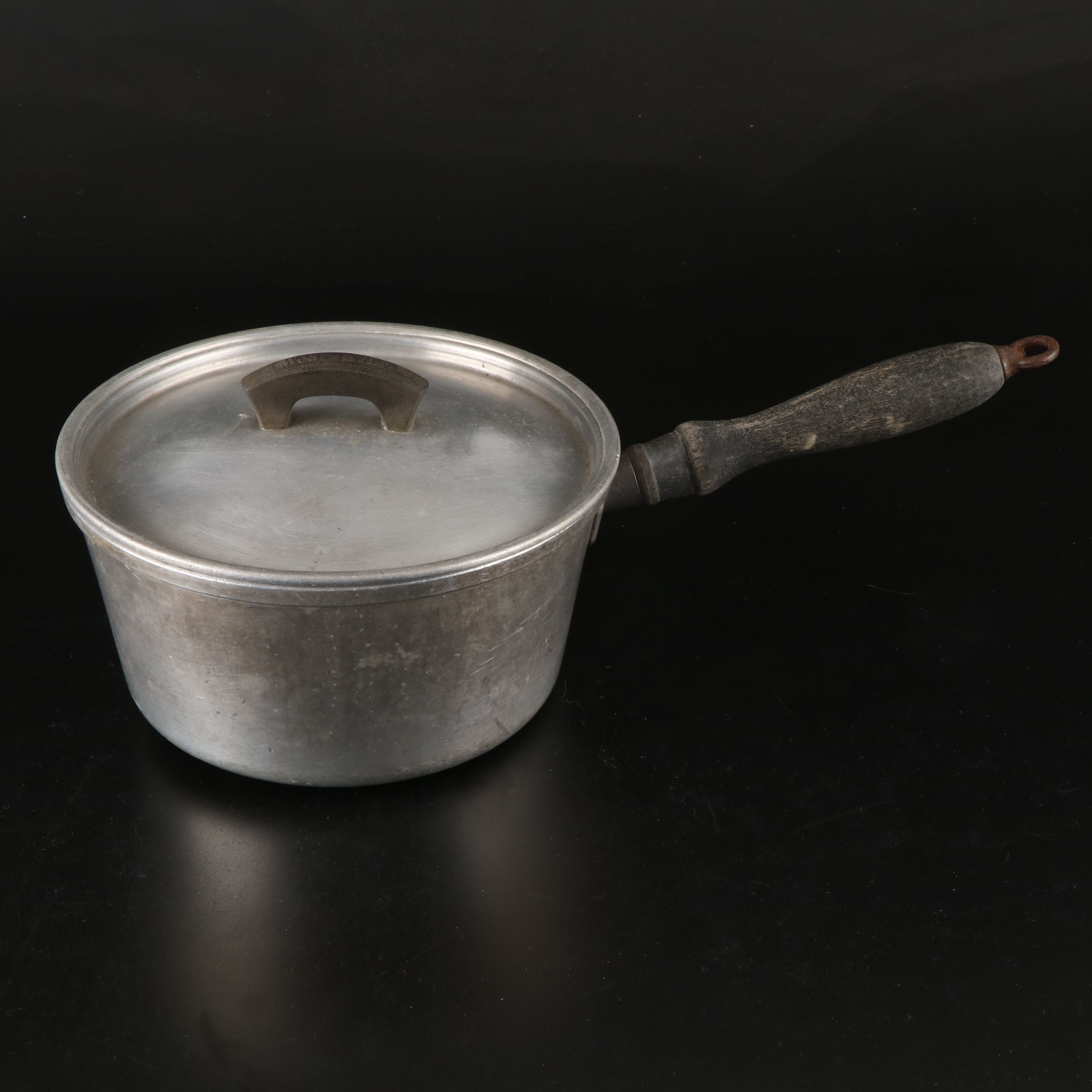 Vintage Enamelware Bowls with Wear-Ever Saucepans and More Bake and Cookware