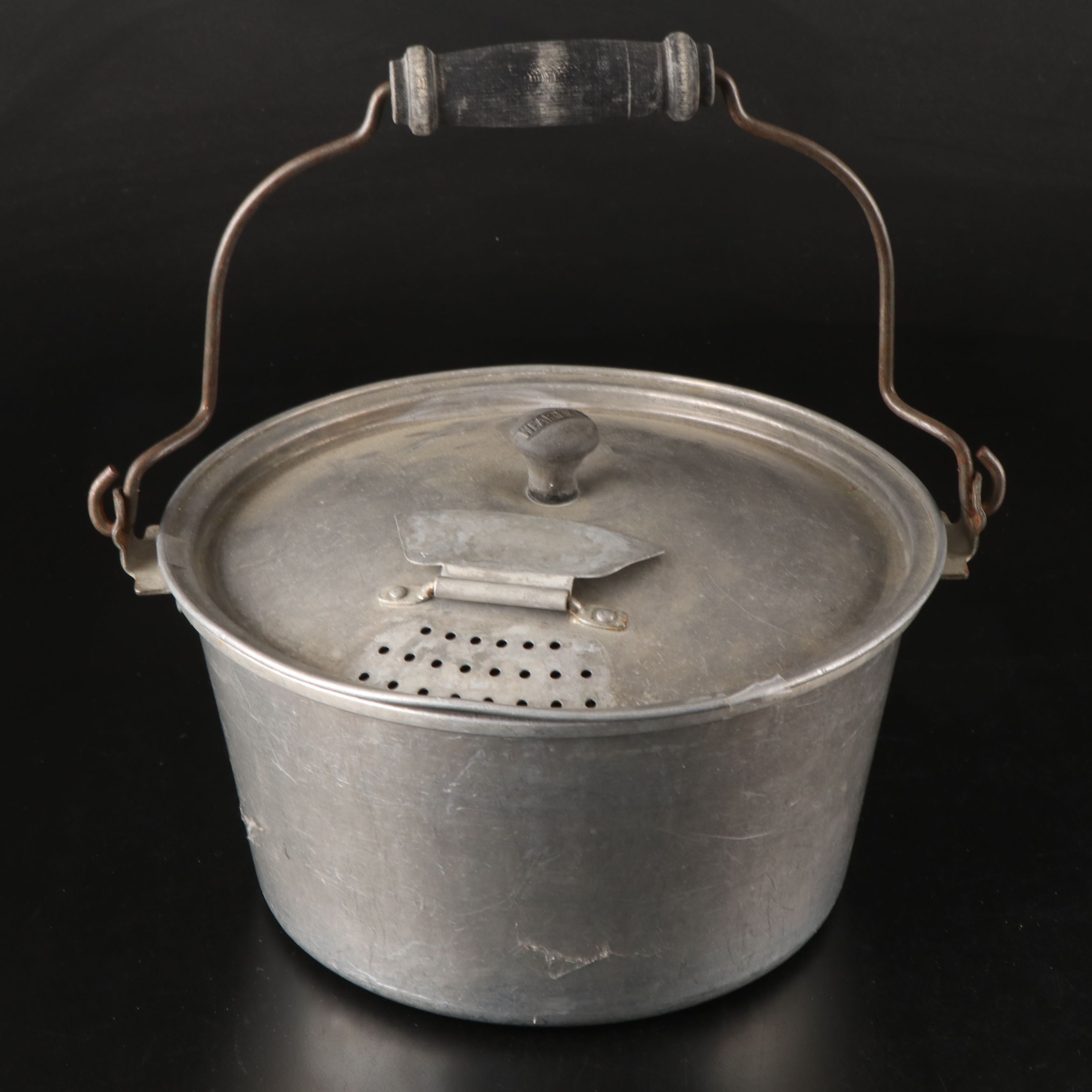 Vintage Enamelware Bowls with Wear-Ever Saucepans and More Bake and Cookware