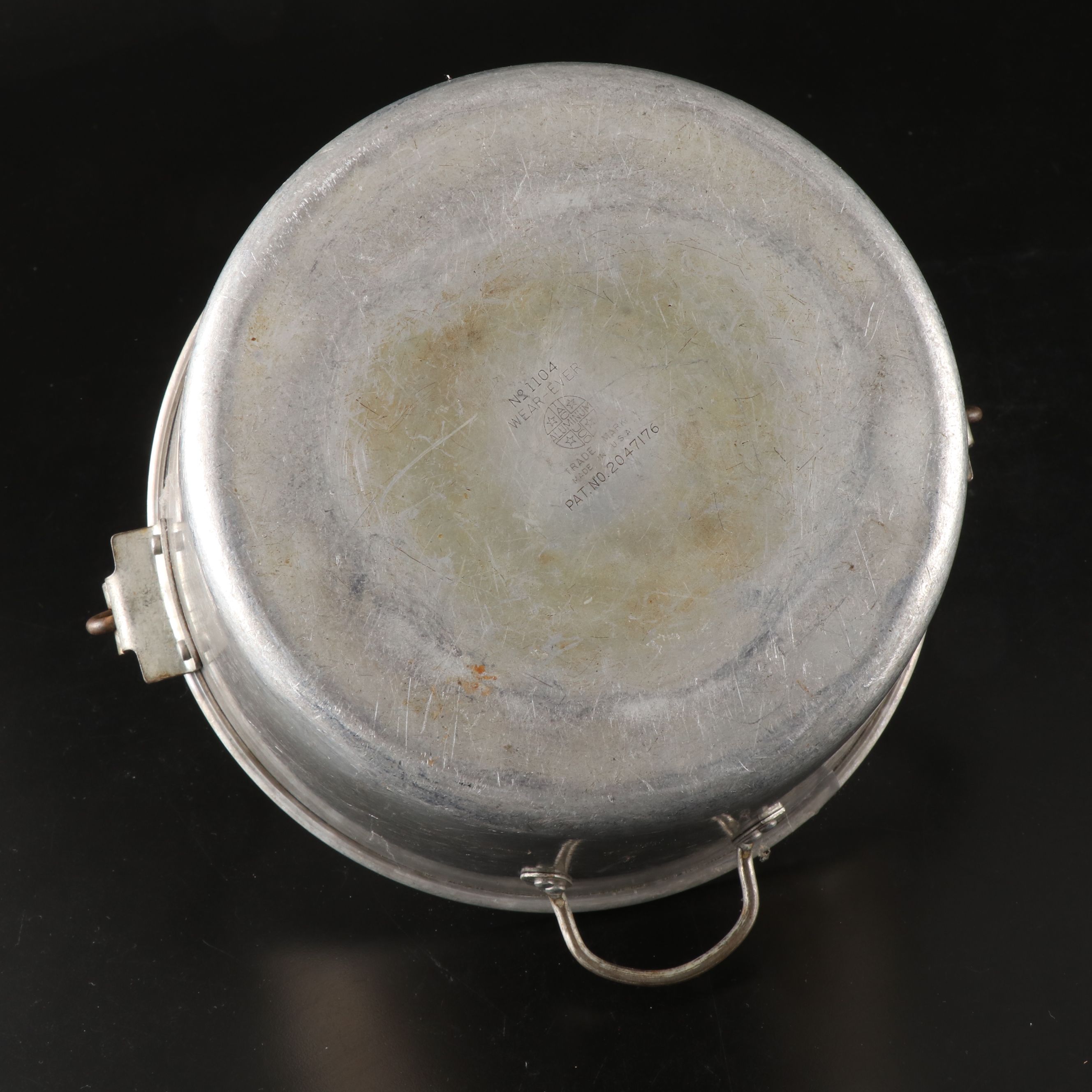 Vintage Enamelware Bowls with Wear-Ever Saucepans and More Bake and Cookware