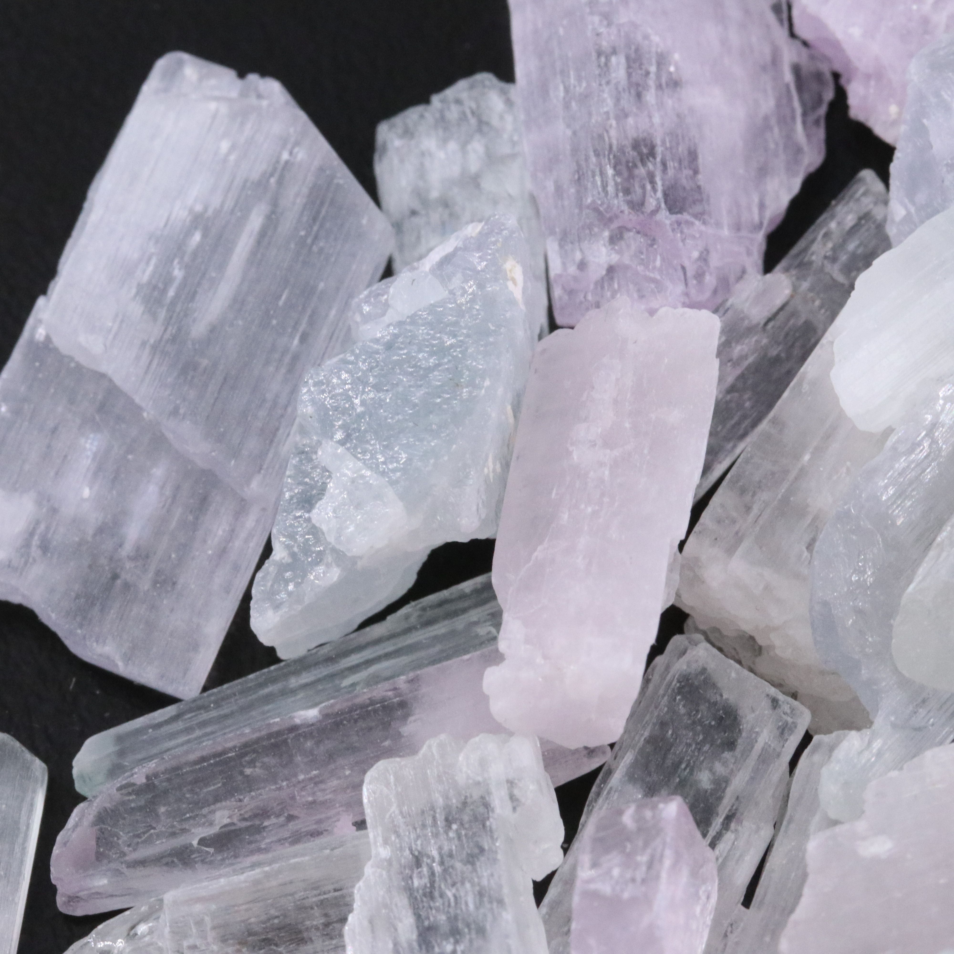 Loose 391.50 CTW Rough Spodumenes and Kunzites