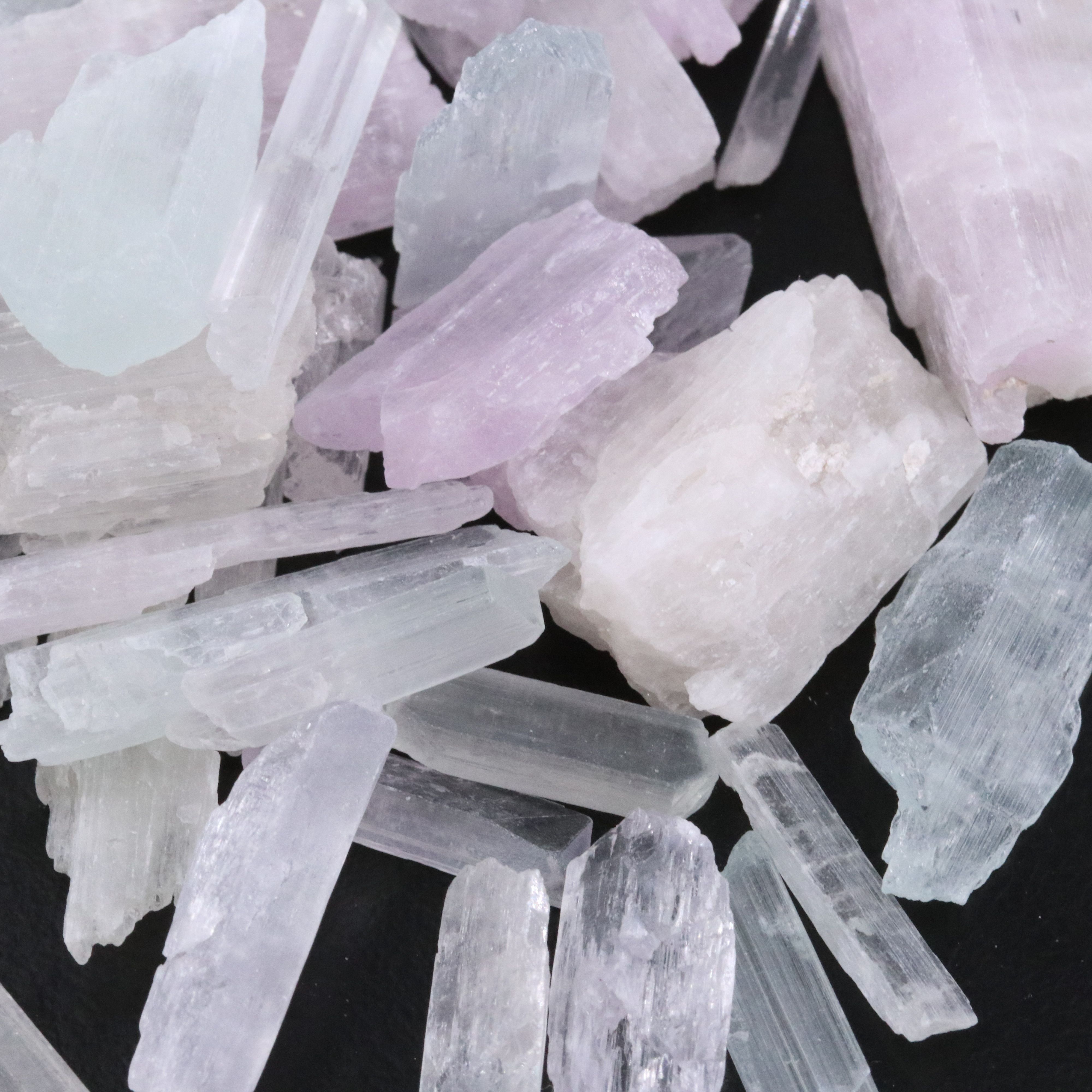 Loose 391.50 CTW Rough Spodumenes and Kunzites