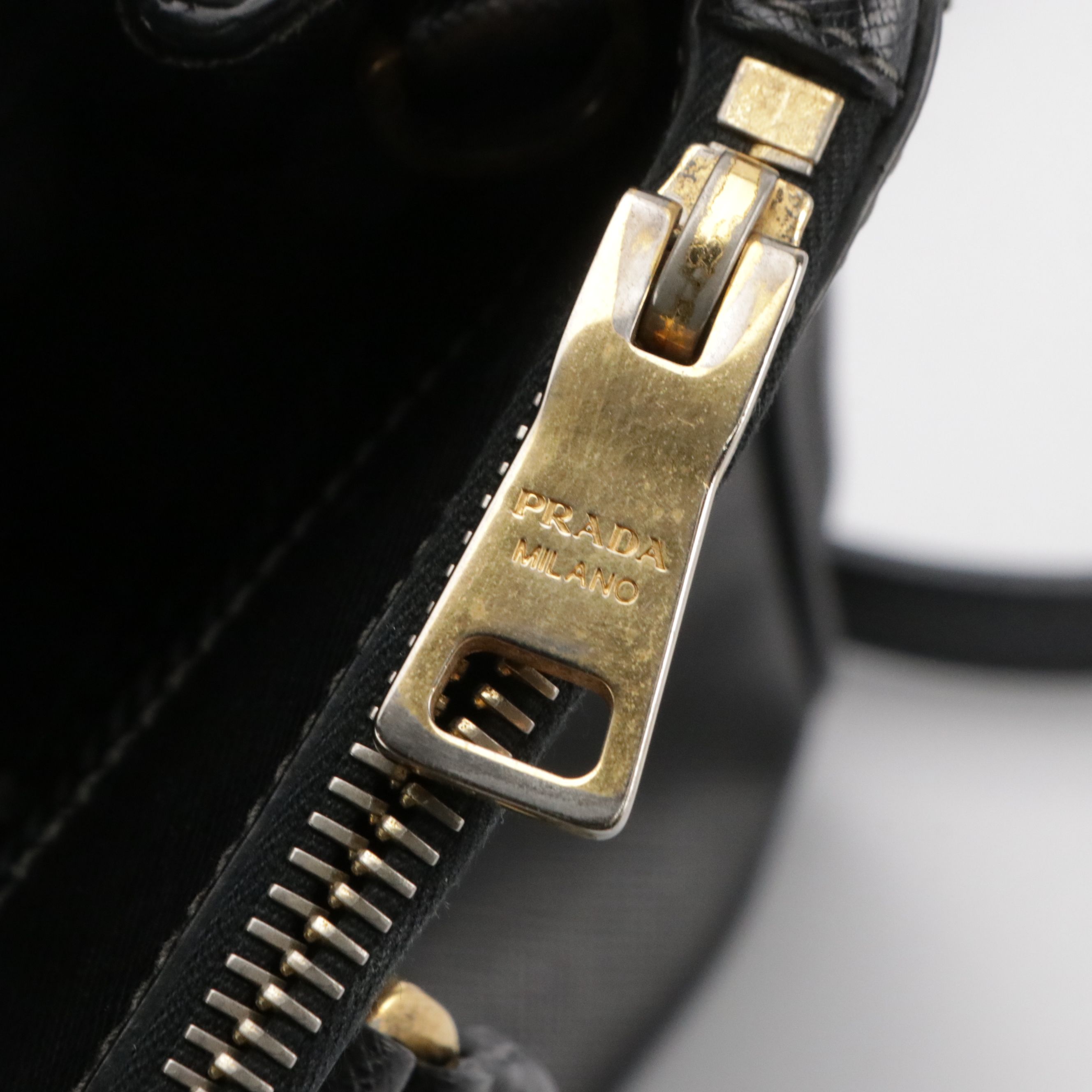 Prada Double Zip Galleria Two-Way Tote Bag in Saffiano Lux Leather