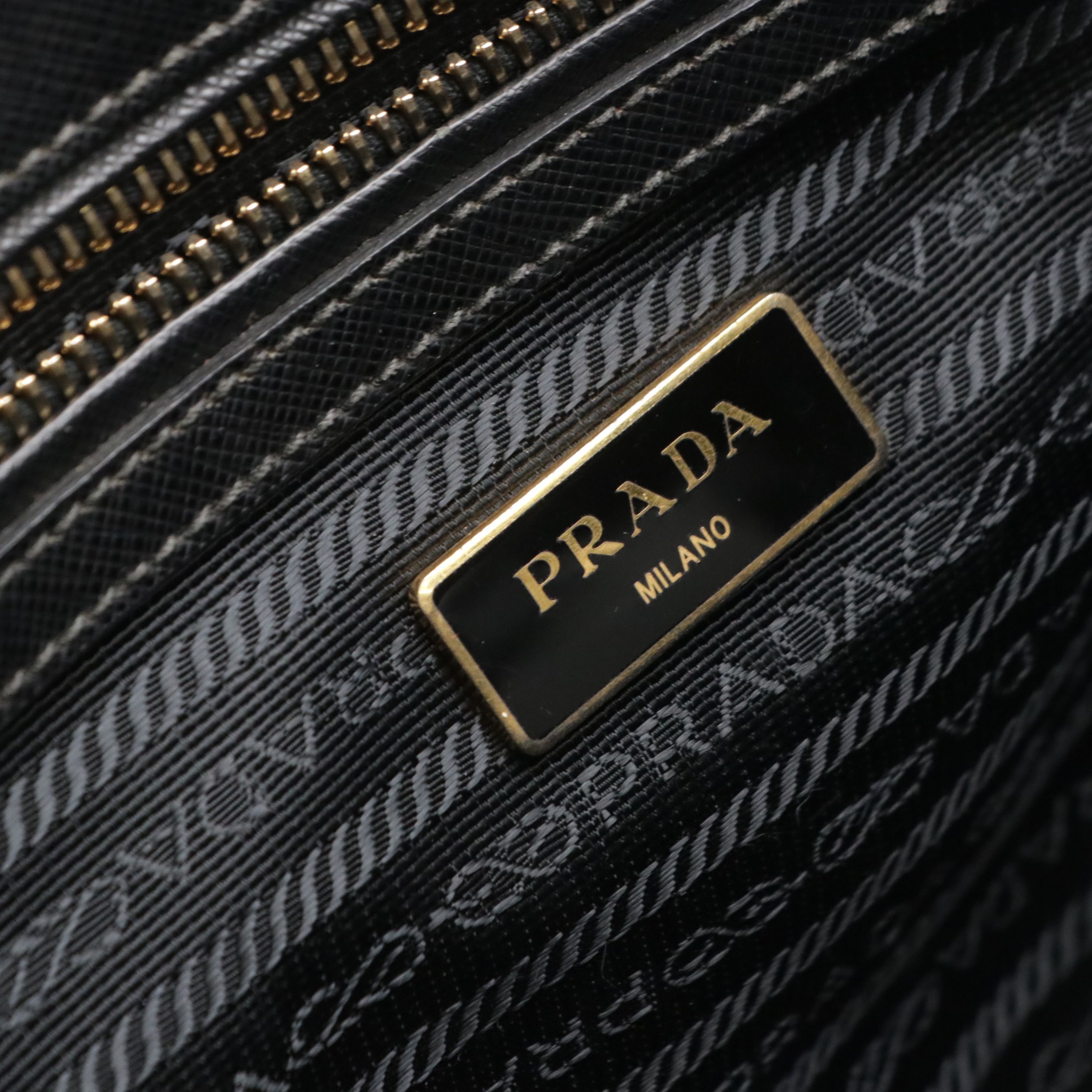 Prada Double Zip Galleria Two-Way Tote Bag in Saffiano Lux Leather