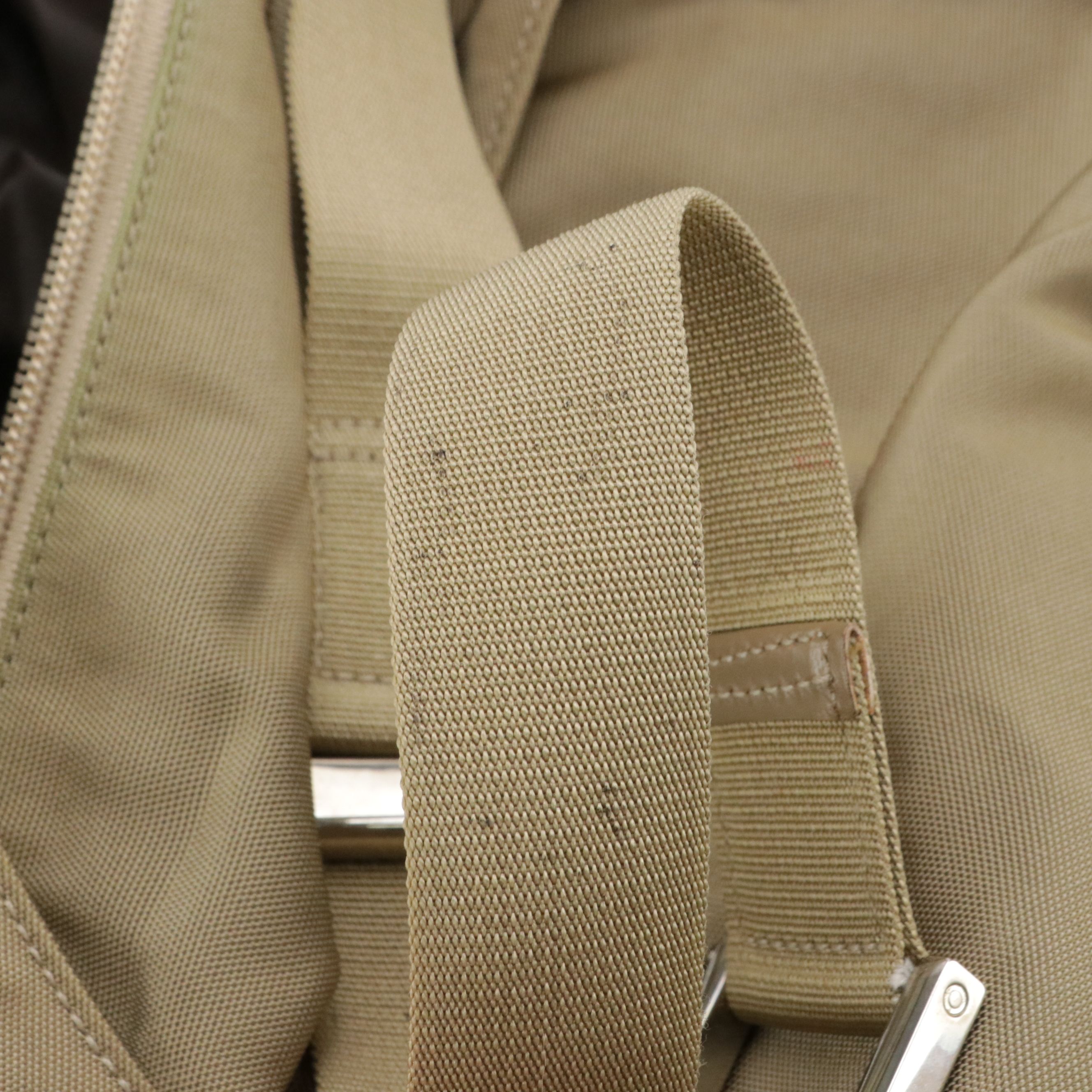 Gucci Large Multi-Pocket Shoulder Bag in Beige Nylon