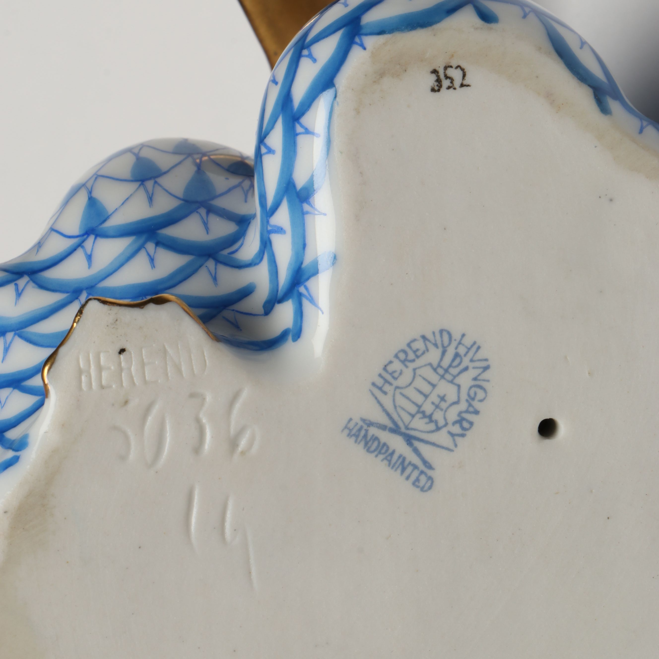 Herend Sapphire Fishnet with Gold "Pair of Ducks" Porcelain Figurine