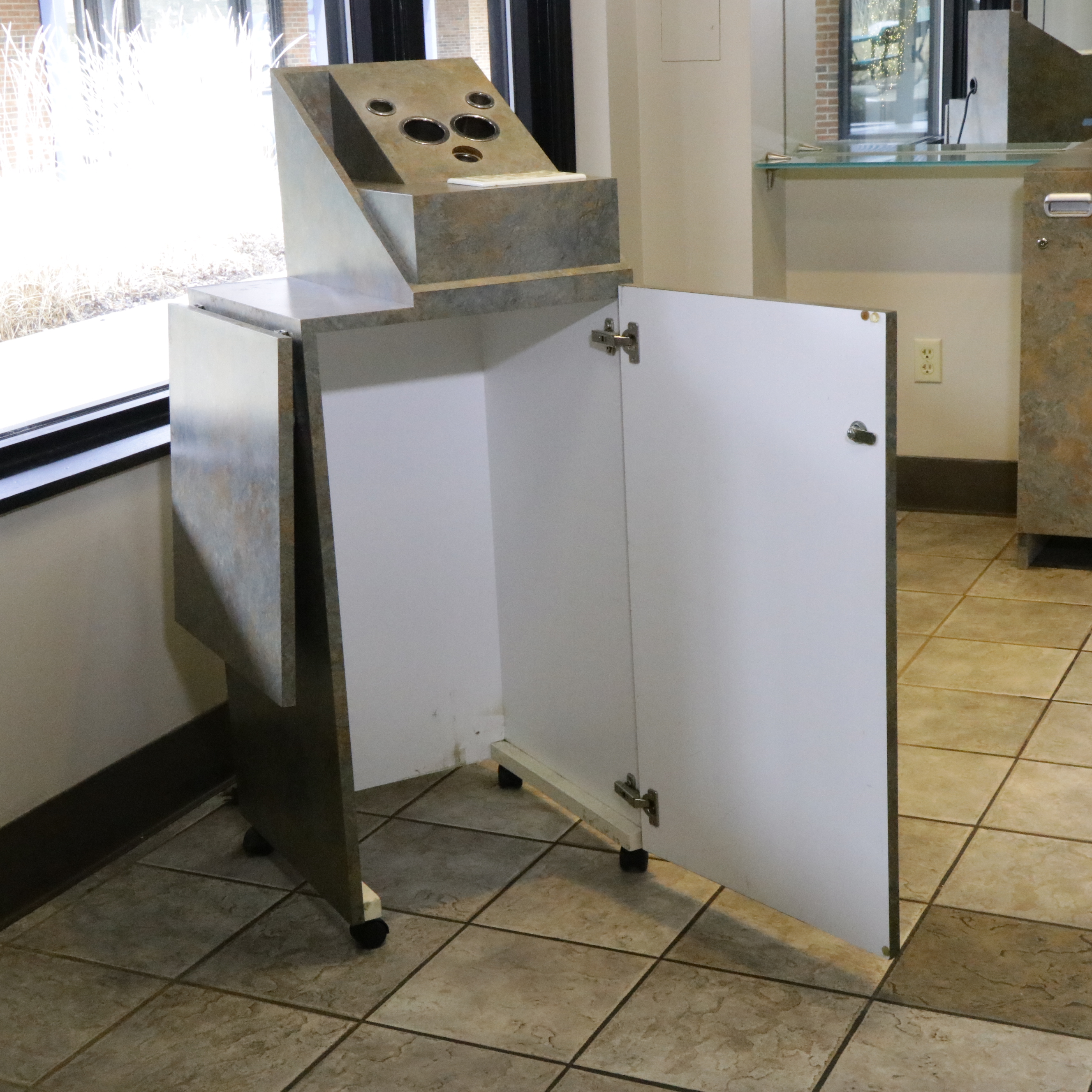 Contemporary Salon Chair and Station with Mat