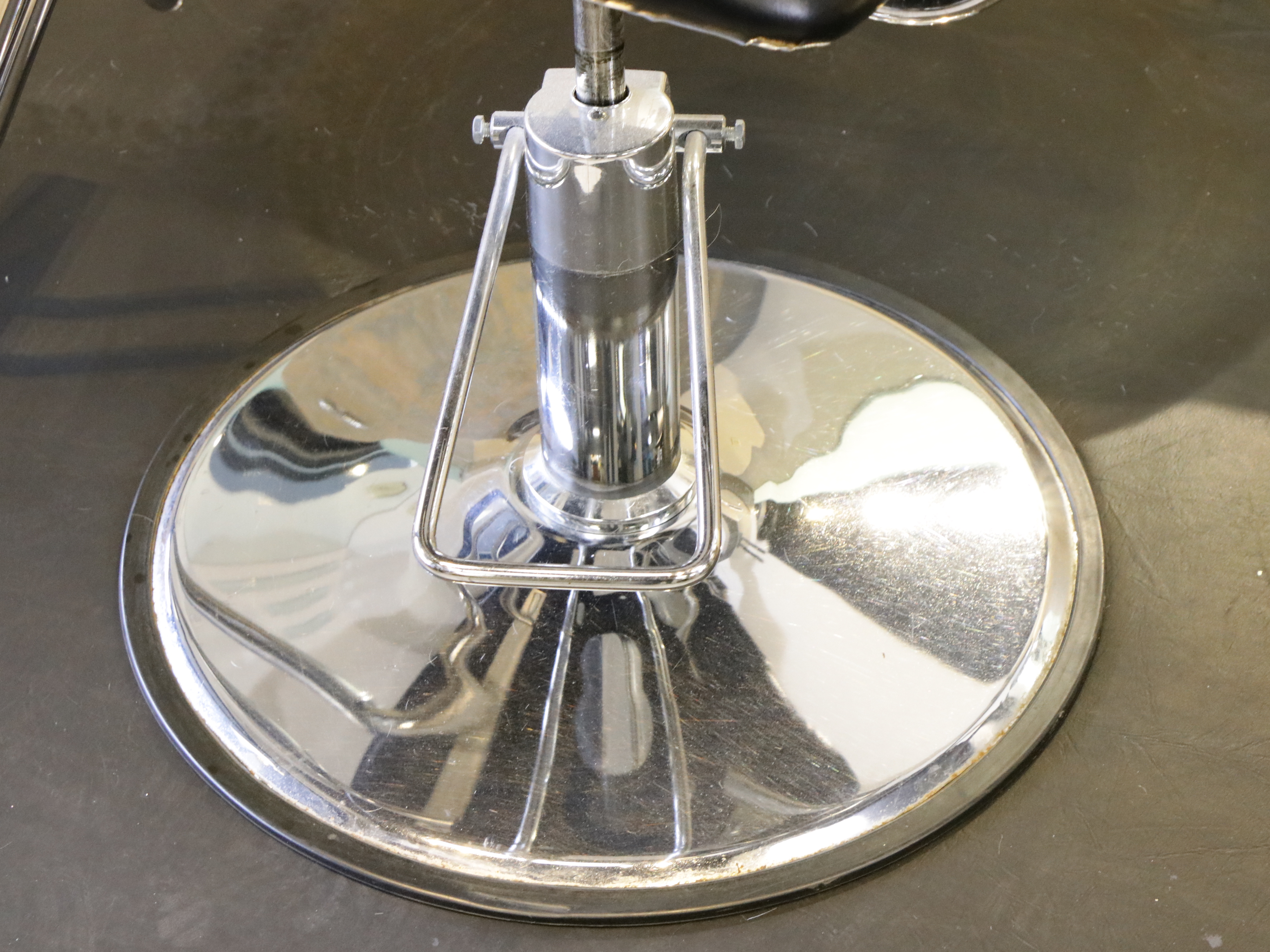 Pair of Professional Hydraulic Salon Styling Chairs with Mats