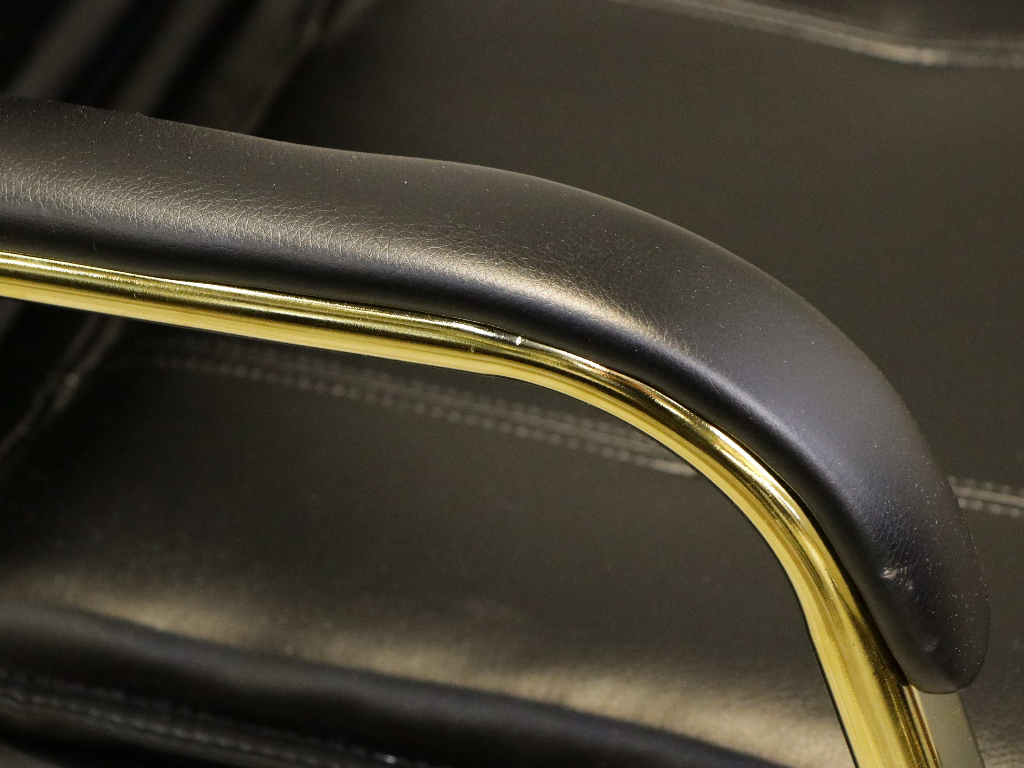 New Star Spa & Furniture Corp. Manicure Table with Pair of Chairs