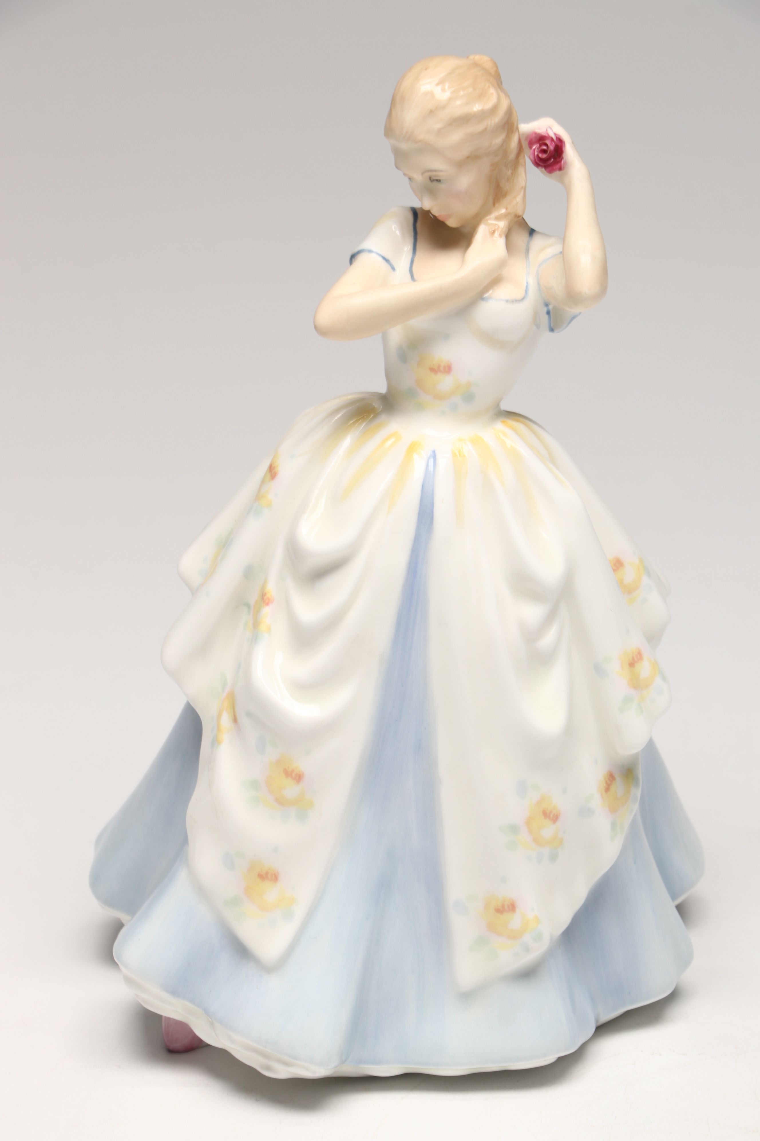 Quoizel Transfer Decorated Parlor Lamp with Sonoma Cheese Plate and More Décor