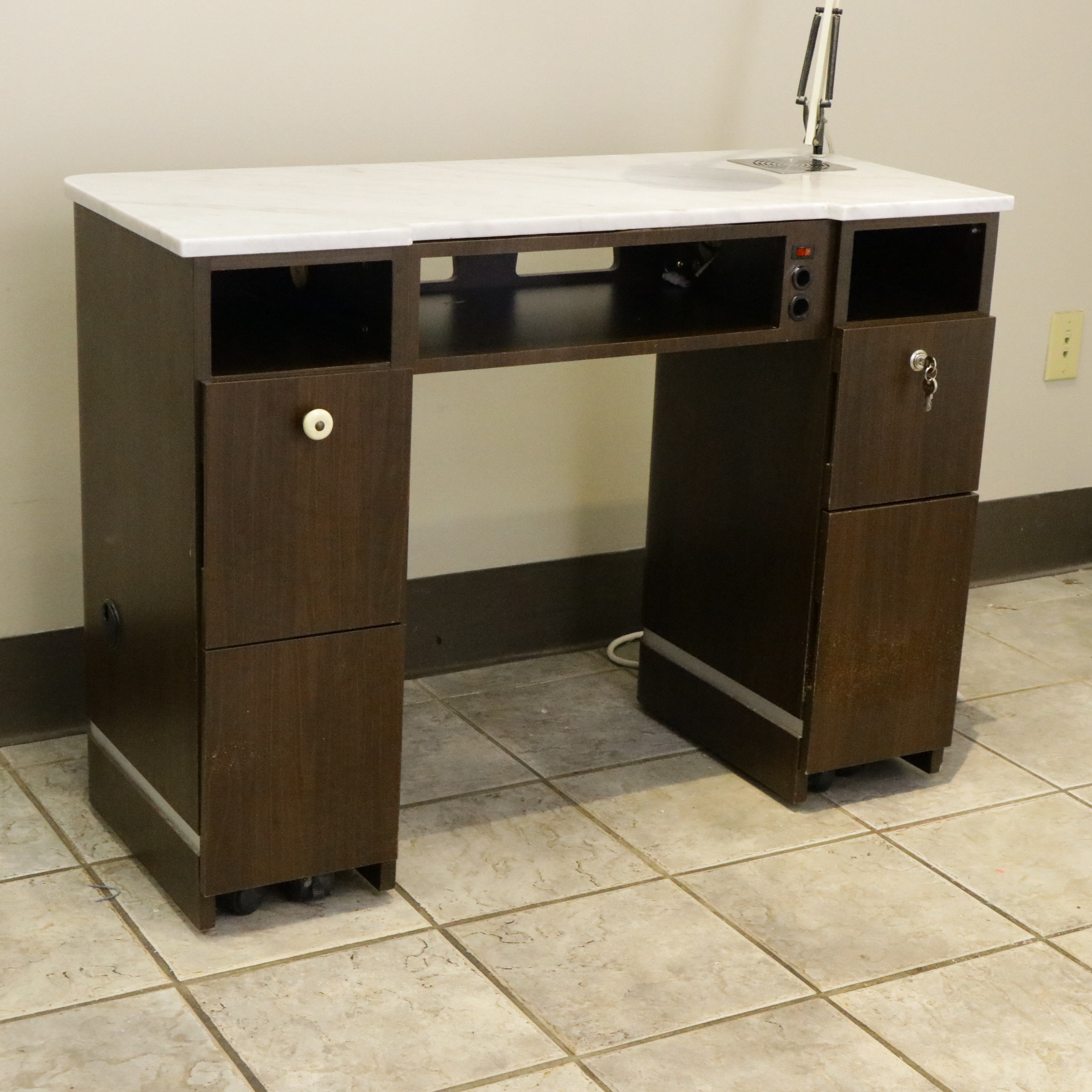 Contemporary New Star Spa & Furniture Corp. Manicure Table and Chairs