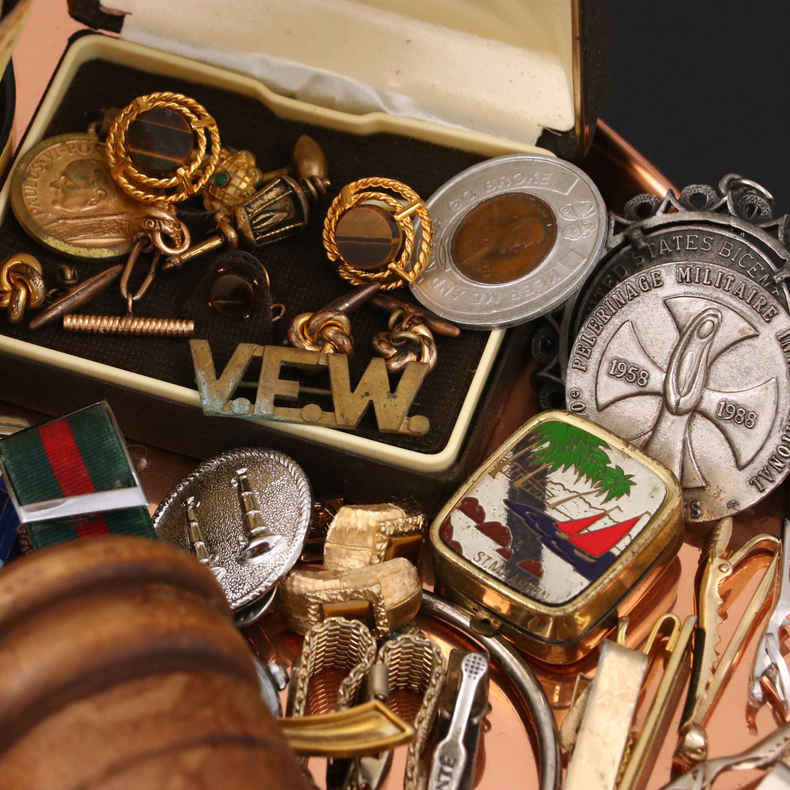 Uncommon Discoveries: Jewelry Collection