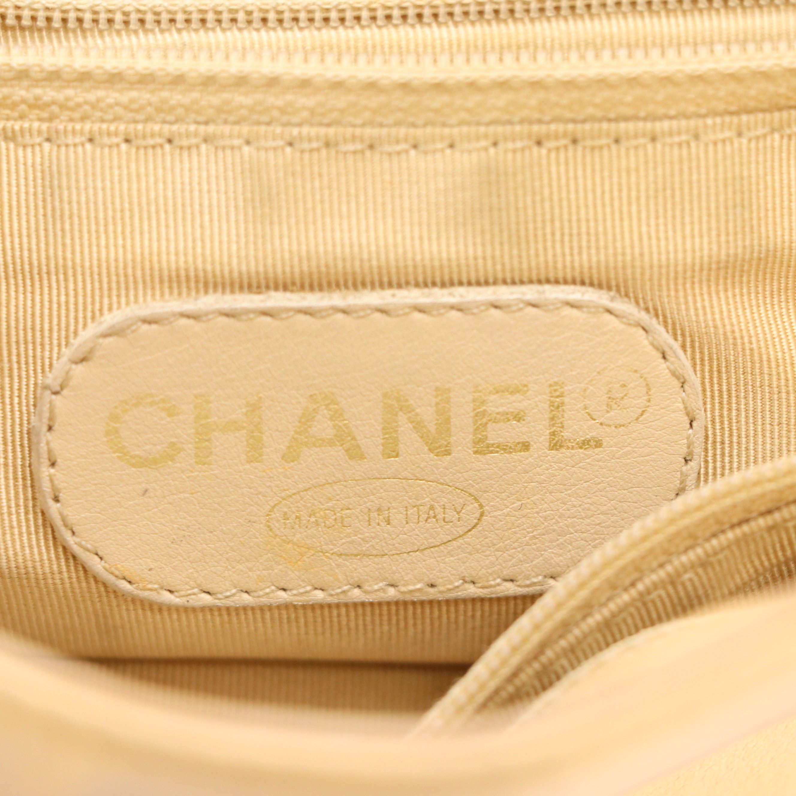 Chanel CC Stitched Logo Leather and Tortoise Acrylic Interwoven Chain Tote Bag
